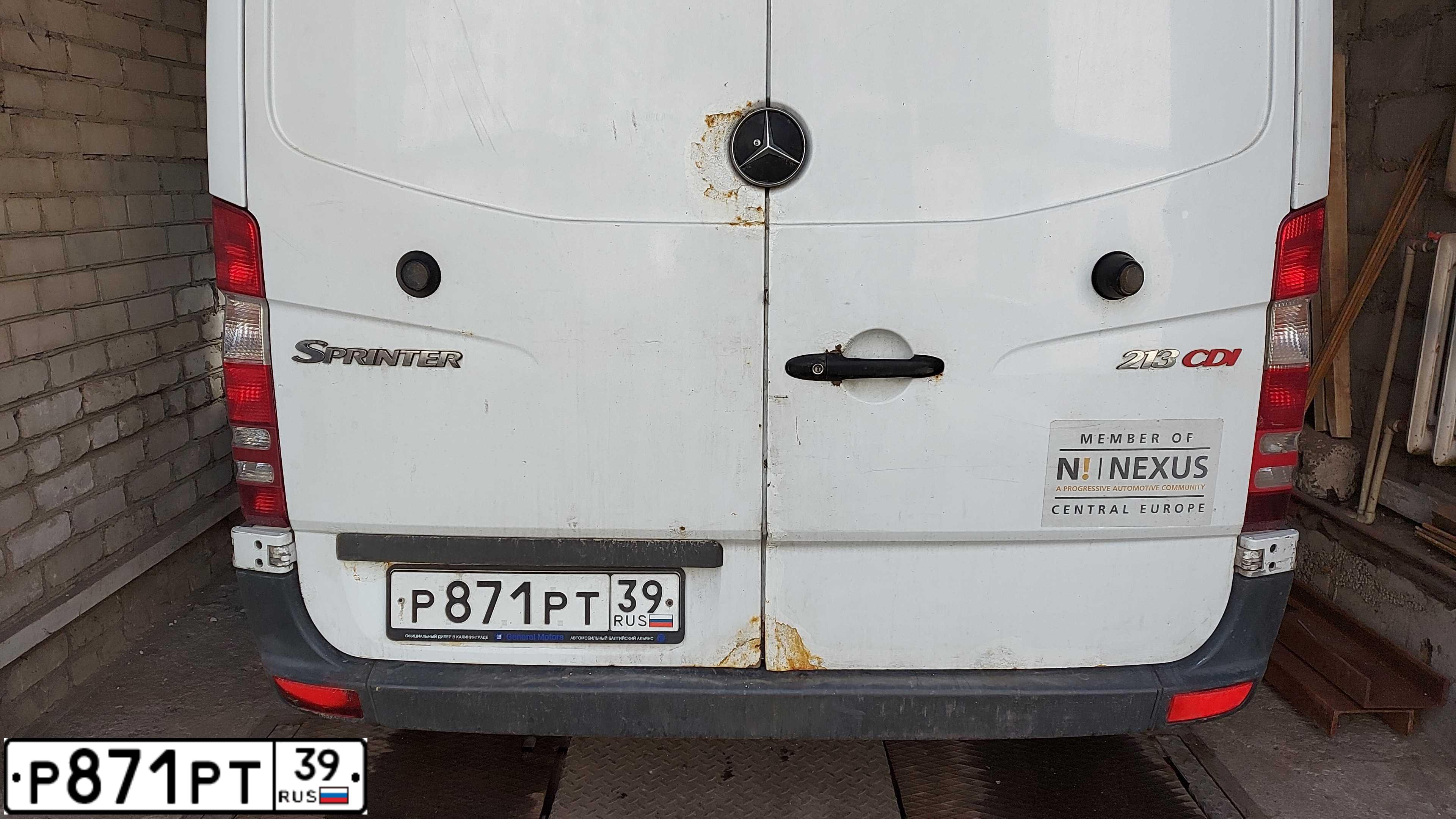 Фото автомобиля MERCEDES SPRINTER, 2009 — госномер Р871РТ39. Цвет: БЕЛЫЙ