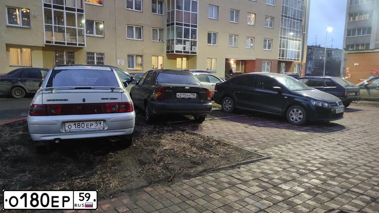 Фото автомобиля LADA 2110, 2005 — госномер О180ЕР59. Цвет: СЕРЫЙ