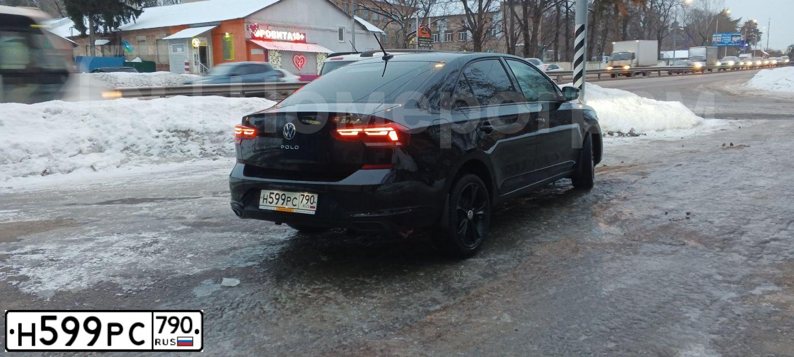 Фото автомобиля VOLKSWAGEN POLO, 2022 — госномер Н079ХВ126. Цвет: БЕЛЫЙ-ЖЕЛТЫЙ-СЕРЫЙ