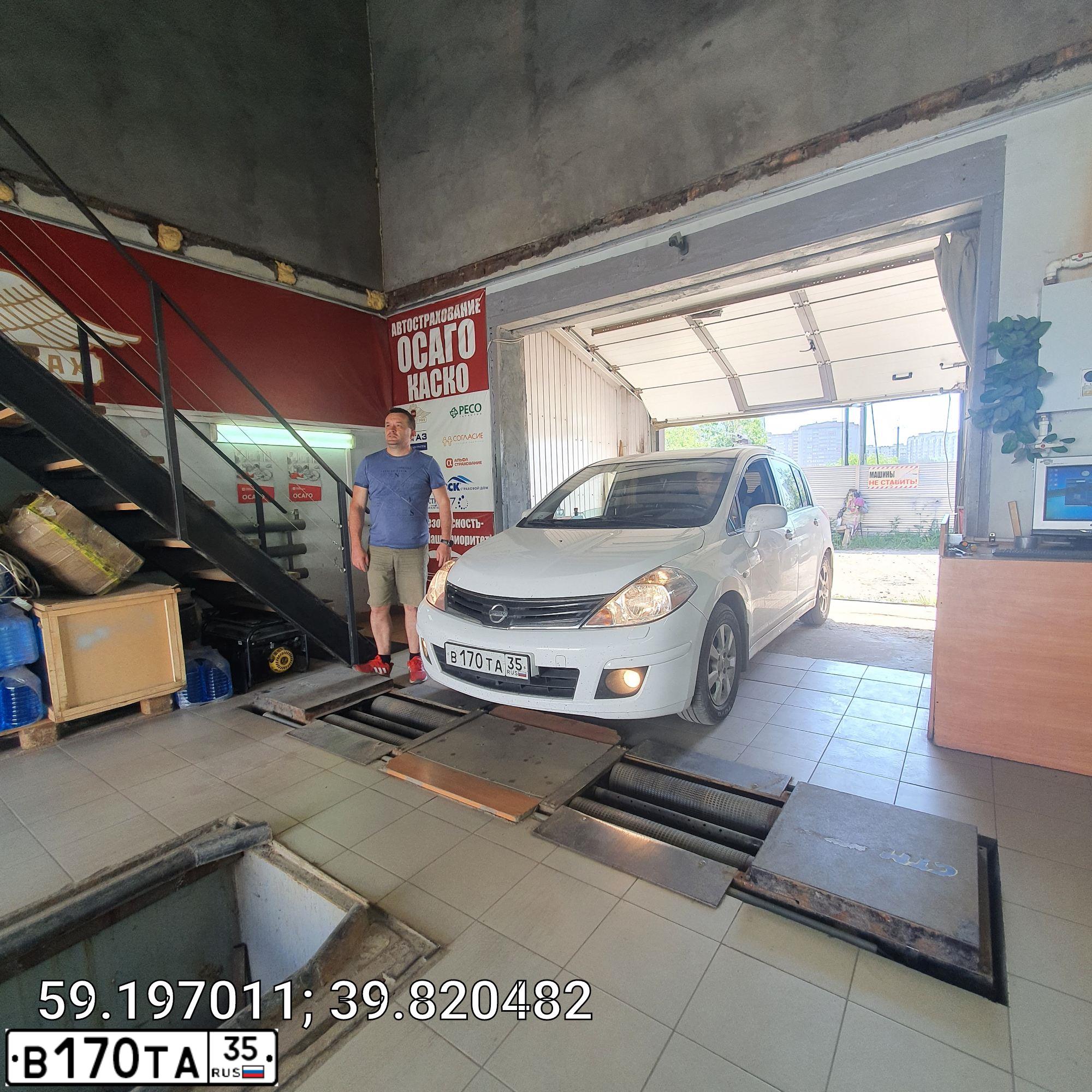 Фото автомобиля NISSAN TIIDA, 2011 — госномер В170ТА35. Цвет: Белый