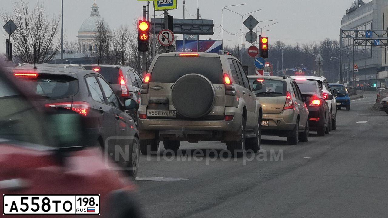Фото автомобиля TOYOTA LANDCRUISER, 2005 — госномер А558ТО198