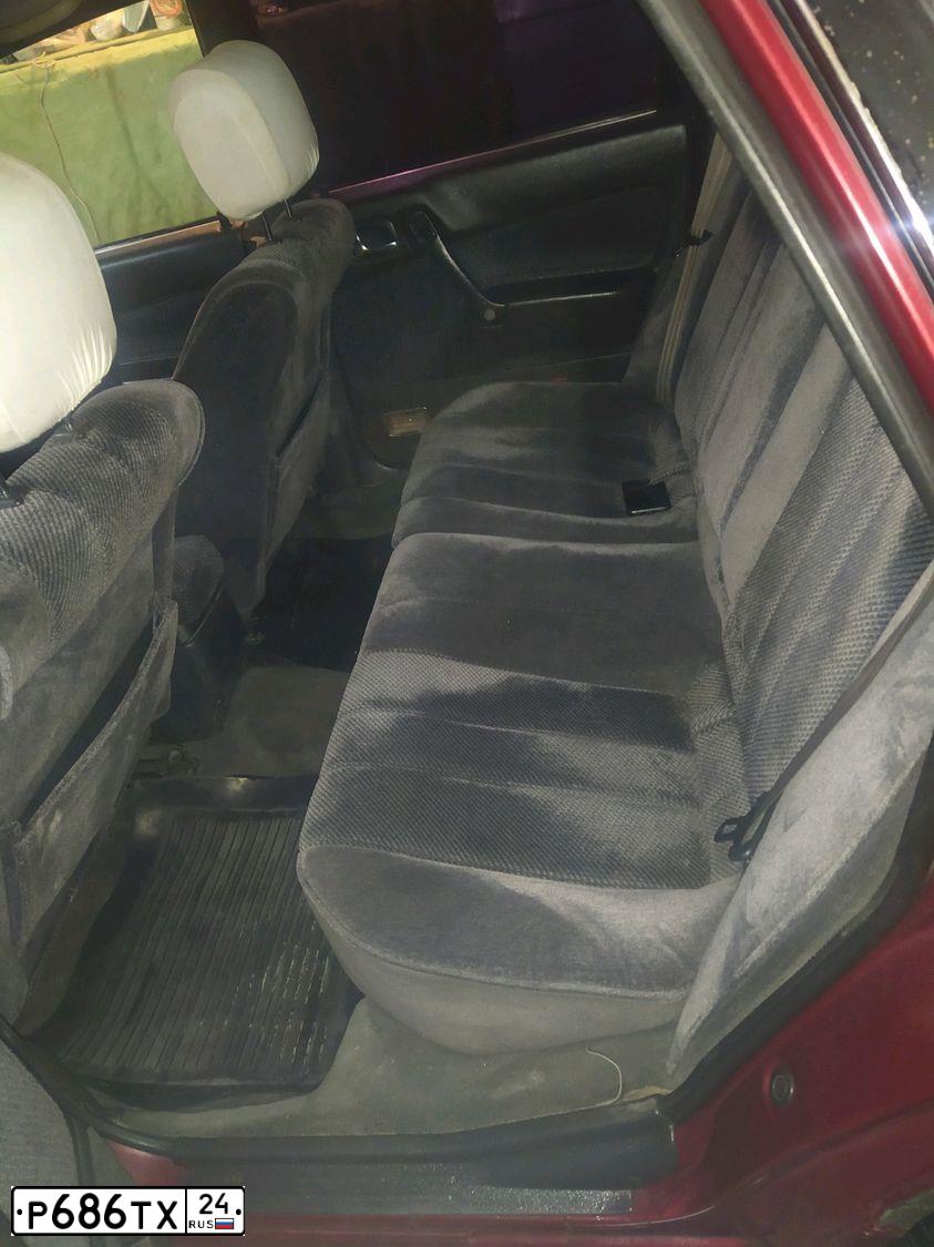 Фото автомобиля MITSUBISHI GALANT, 1991 — госномер Р686ТХ24. Цвет: Красный