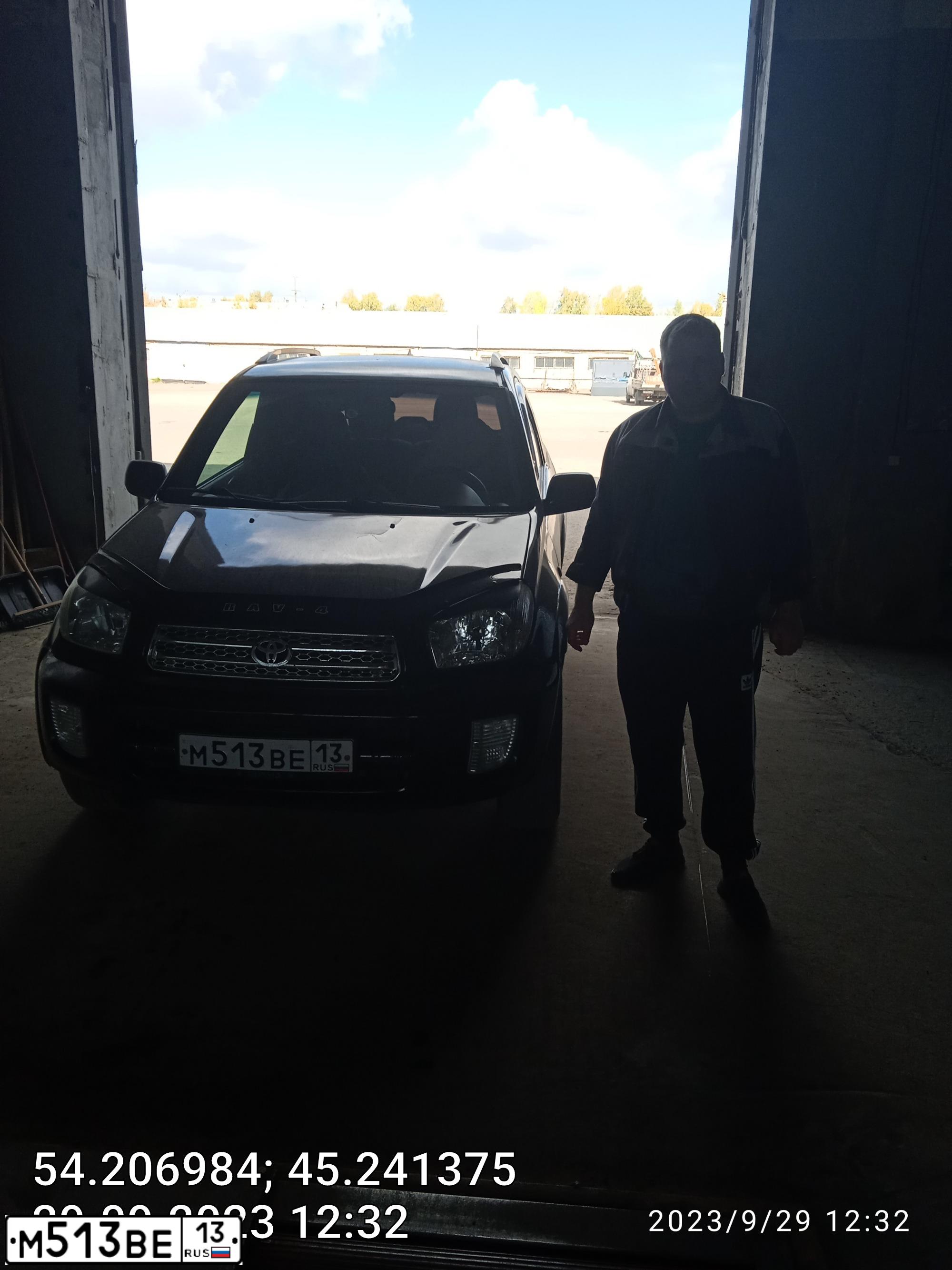 Фото автомобиля TOYOTA RAV4, 2001 — госномер К939КН150. Цвет: ЧЕРНЫЙ