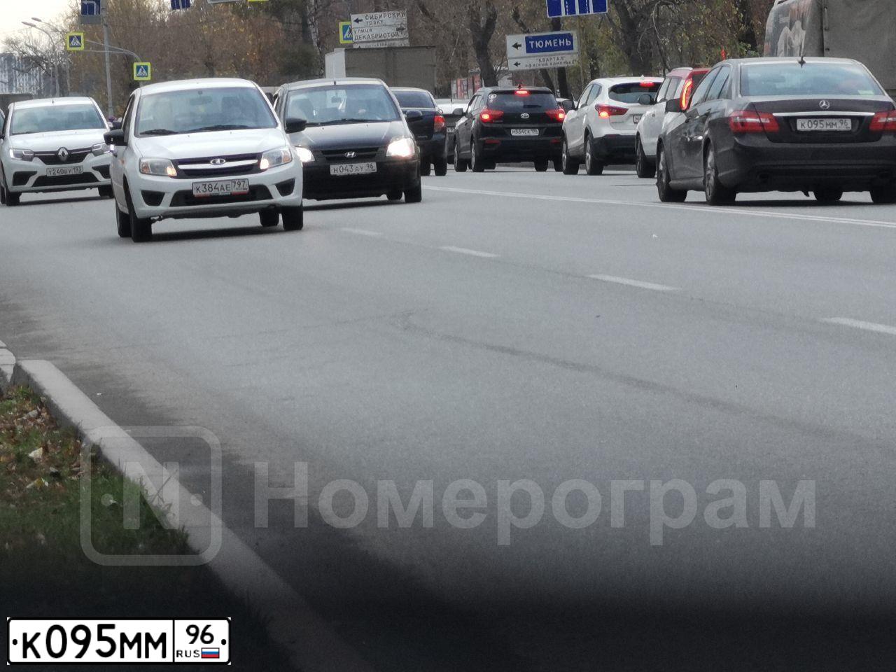 Фото автомобиля MERCEDES-BENZ E200, 2011 — госномер С611МТ196. Цвет: Коричневый