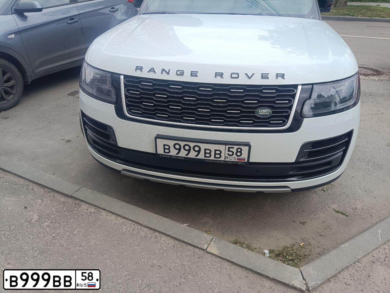 Фото автомобиля LANDROVER RANGE ROVER, 2019 — госномер В999ВВ58. Цвет: Белый