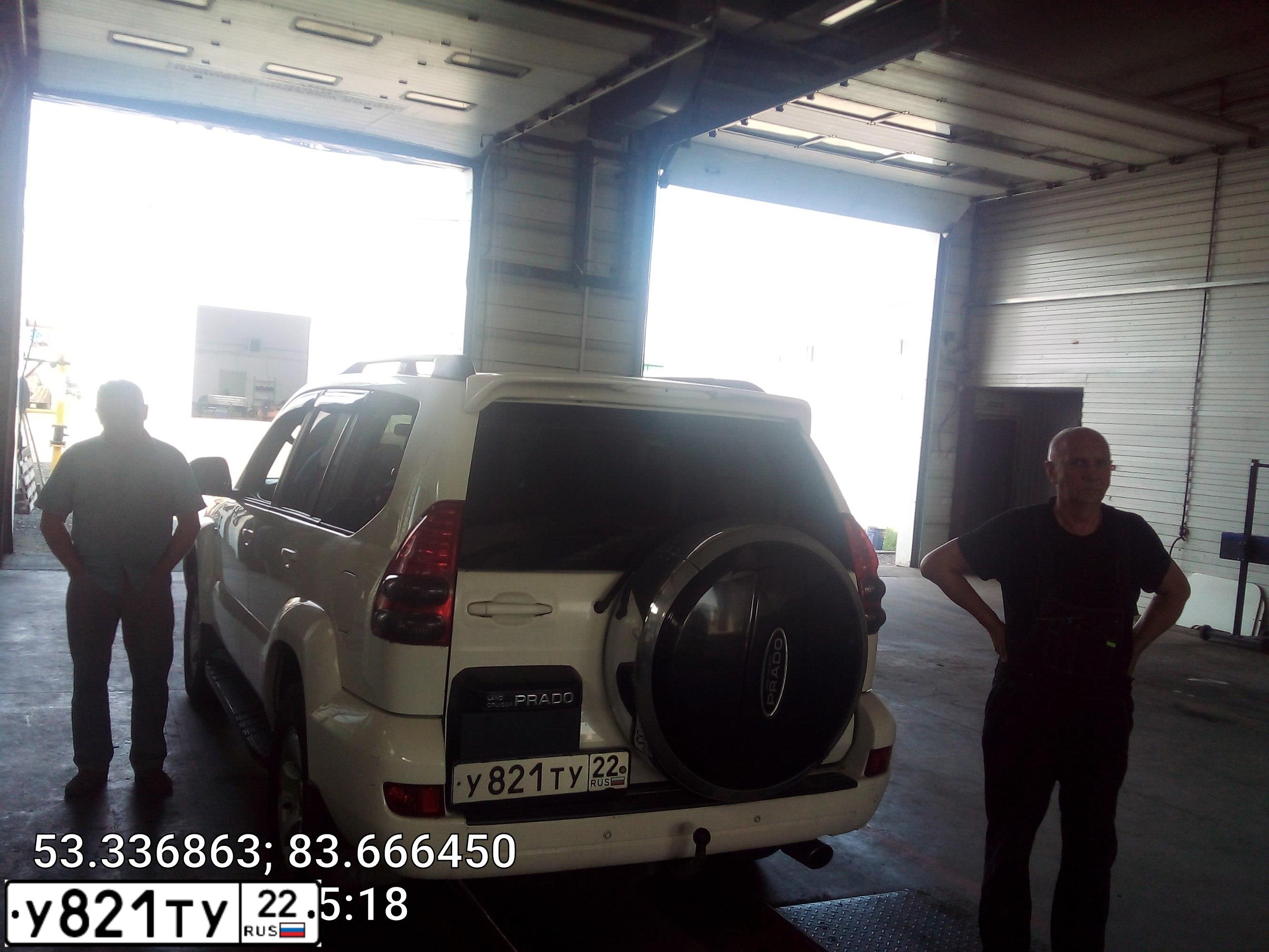 Фото автомобиля TOYOTA LANDCRUISER, 2008 — госномер У821ТУ22. Цвет: БЕЛЫЙ