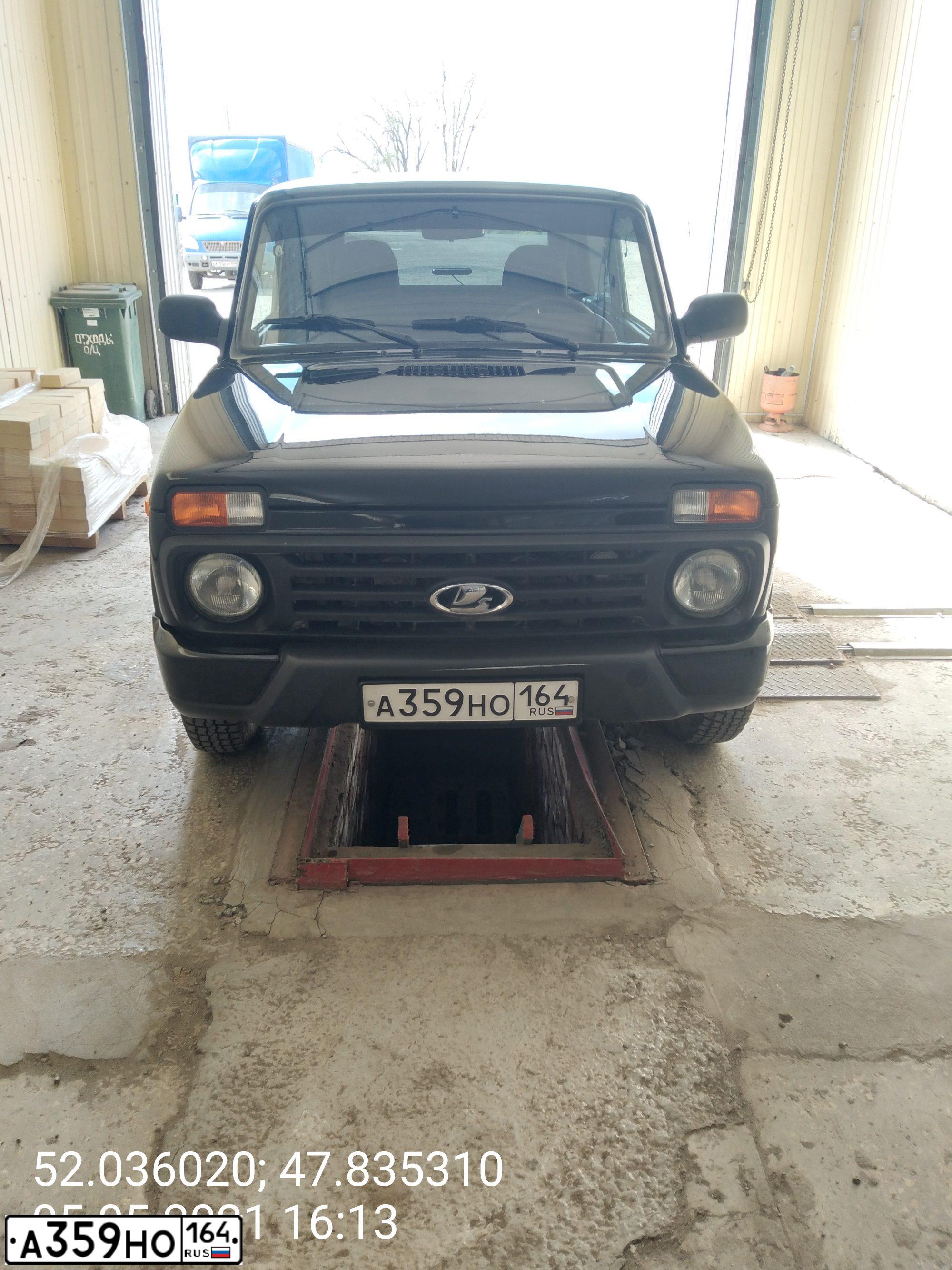 Фото автомобиля LADA 2121 NIVA, 2016 — госномер А359НО164. Цвет: ЧЕРНЫЙ