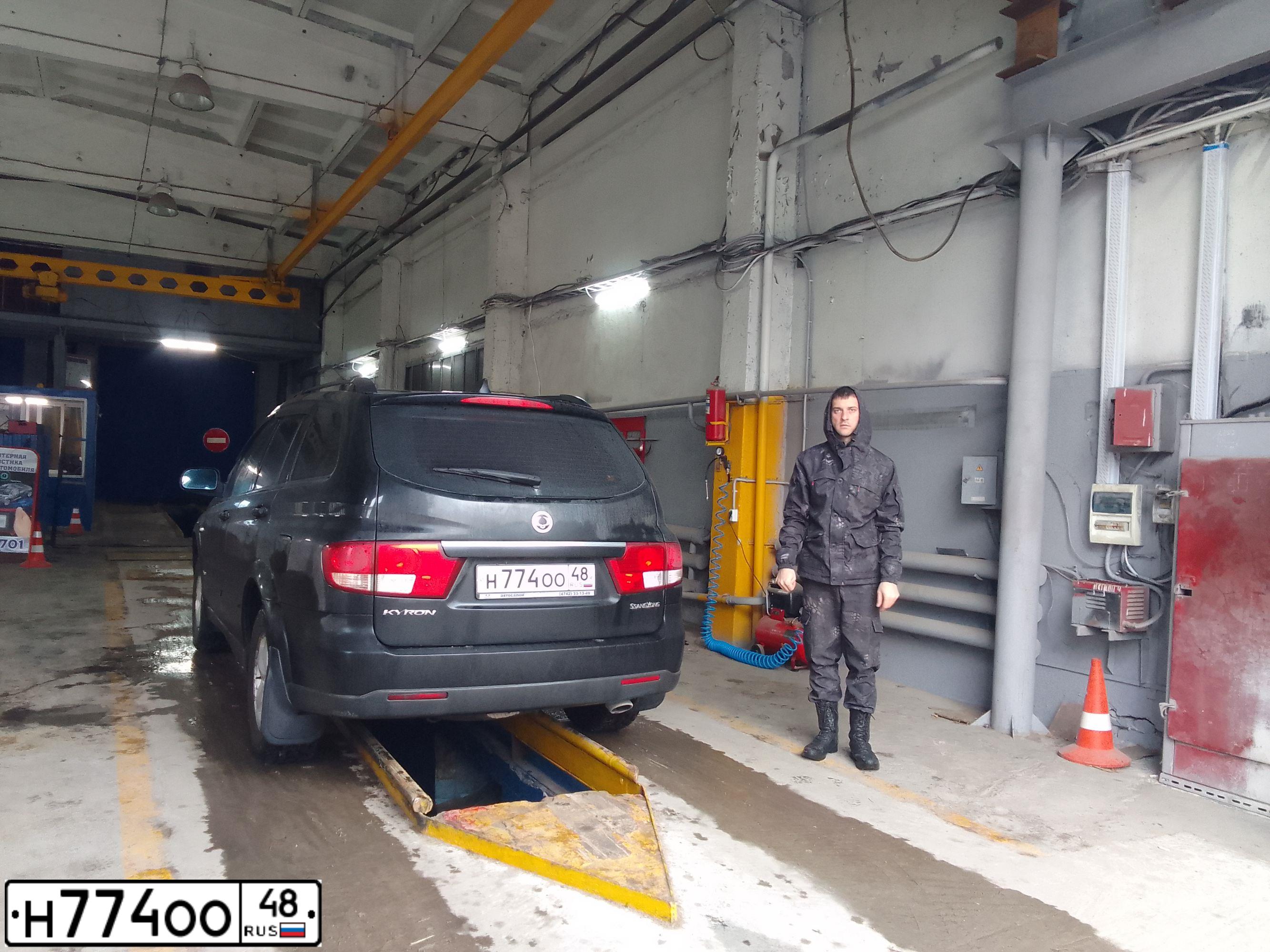 Фото автомобиля SSANGYONG KYRON, 2010 — госномер Т033ТТ48. Цвет: ЧЕРНЫЙ МЕТАЛИК