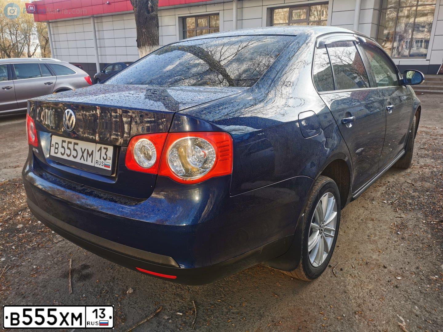 Фото автомобиля VOLKSWAGEN JETTA, 2010 — госномер В555ХМ13. Цвет: ТЕМНО-СИНИЙ