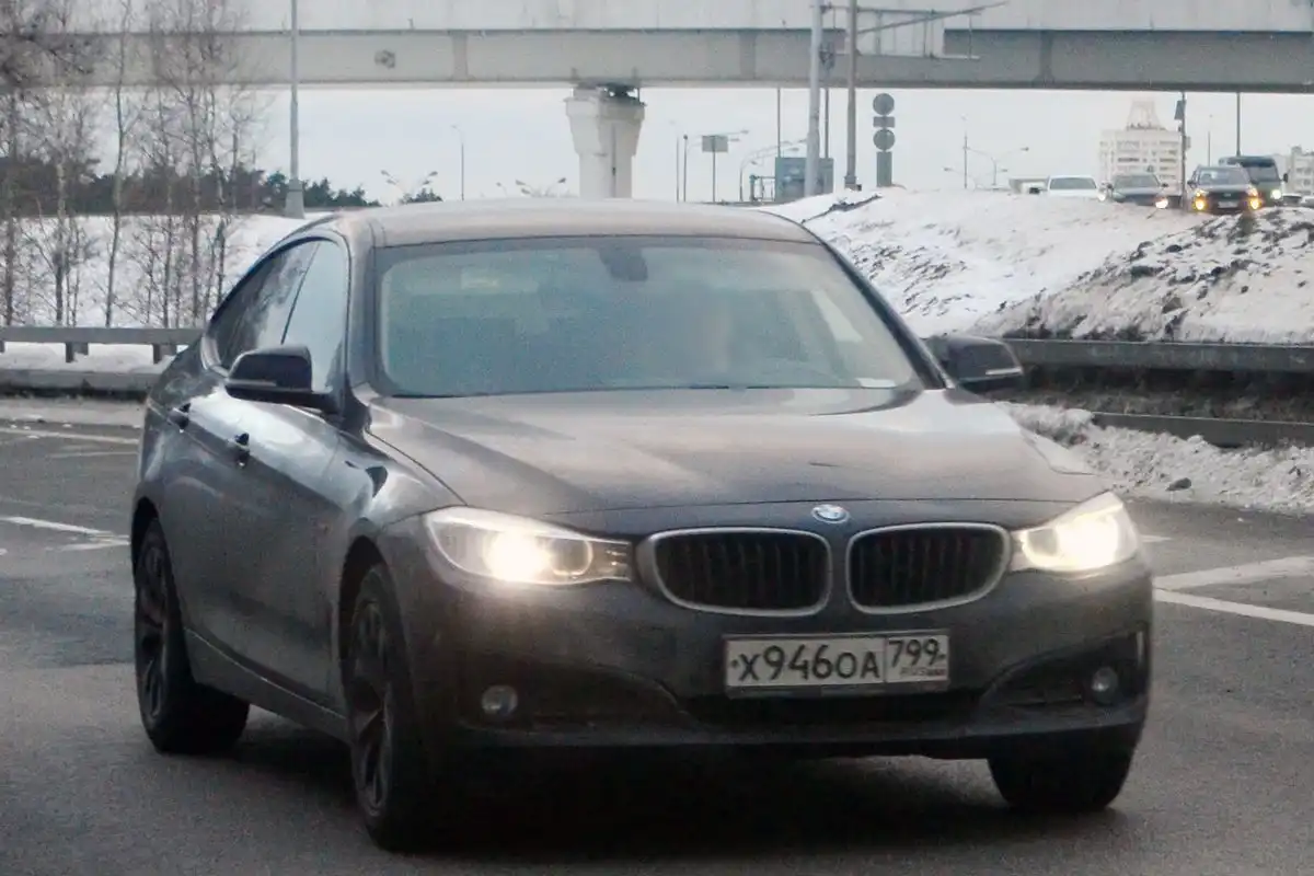 Фото автомобиля BMW 320D, 2014 — госномер М354АН53. Цвет: ЧЕРНЫЙ