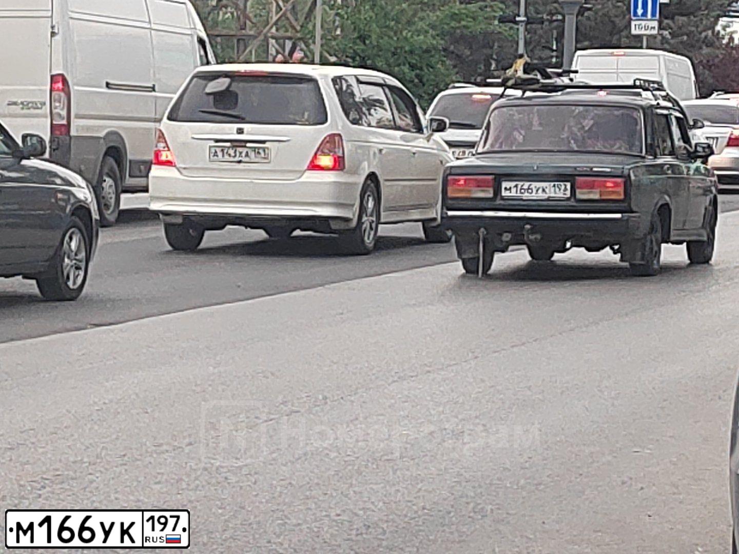 Фото автомобиля HYUNDAI H 1/H 100/STAREX, 2007 — госномер А376УР797. Цвет: СЕРЫЙ ТЕМНЫЙ