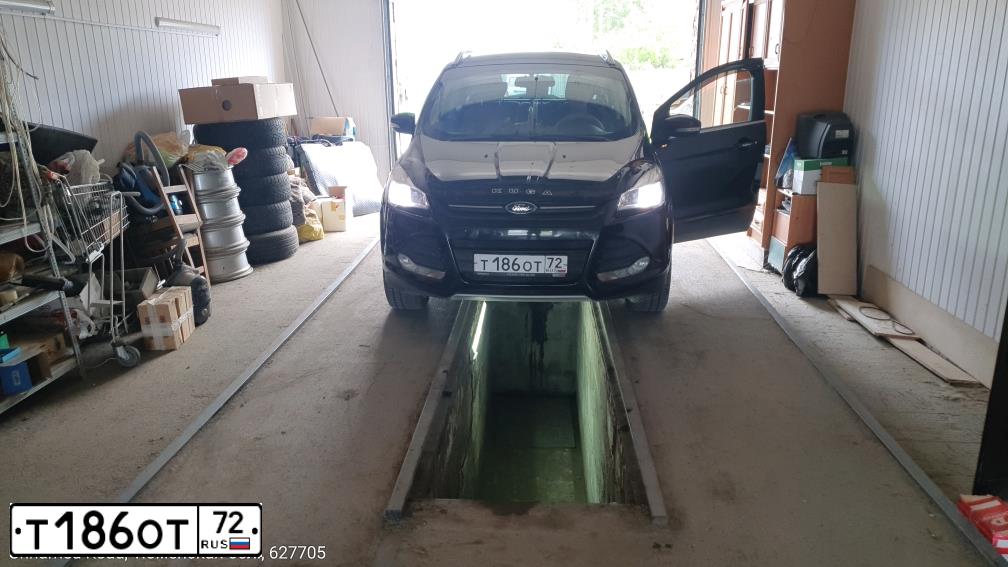 Фото автомобиля FORD KUGA, 2015 — госномер Т186ОТ72. Цвет: ЧЕРНЫЙ