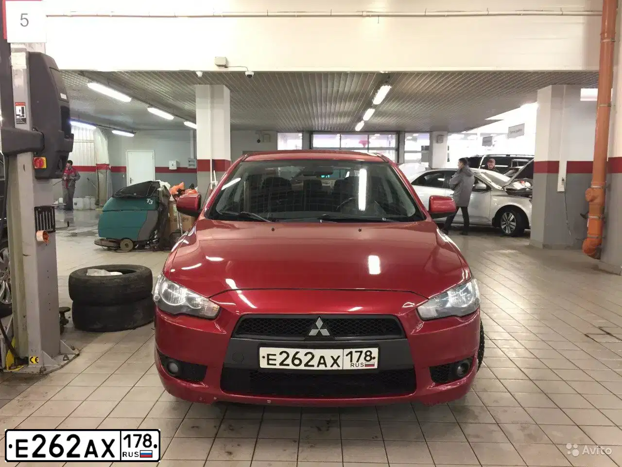 Фото автомобиля MITSUBISHI LANCER, 2007 — госномер Т613РЕ198. Цвет: Красный