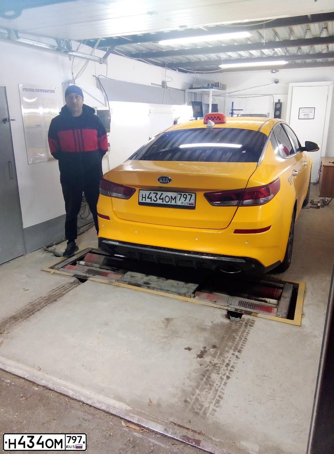 Фото автомобиля KIA MAGENTIS / OPTIMA, 2019 — госномер Е770РН134. Цвет: БЕЛЫЙ-ЖЕЛТЫЙ-СЕРЫЙ