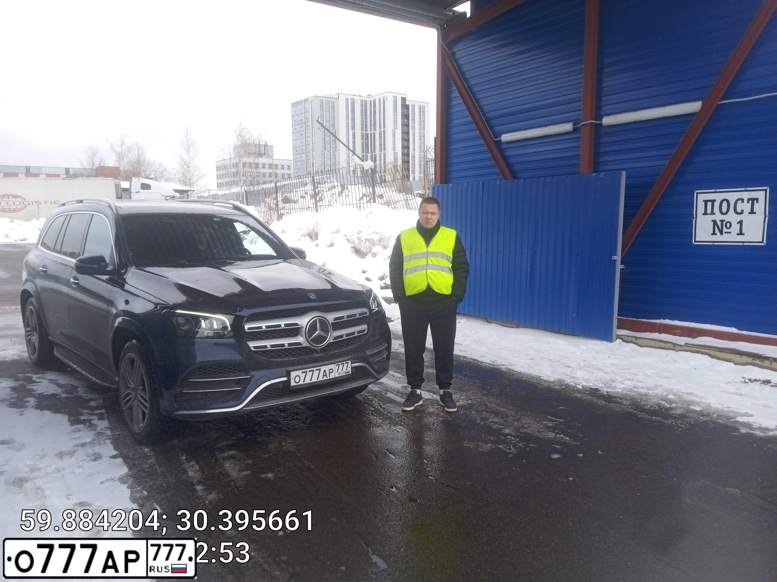 Фото автомобиля VOLKSWAGEN TOUAREG, 2016 — госномер Е286ОУ198. Цвет: ЧЕРНЫЙ
