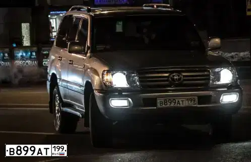 Фото автомобиля TOYOTA LANDCRUISER, 2006 — госномер В899АТ199. Цвет: СЕРЫЙ МЕТАЛЛИК