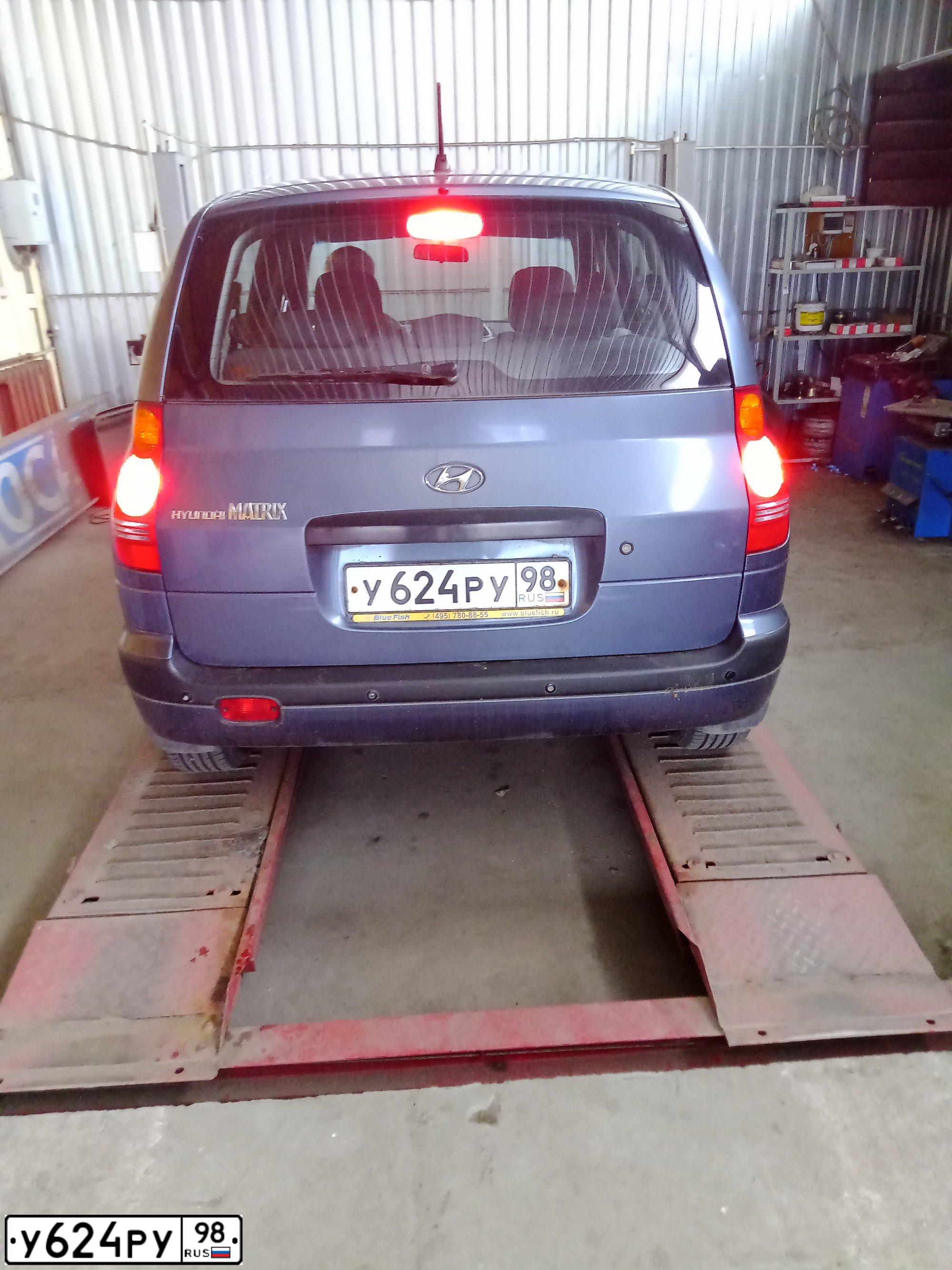 Фото автомобиля HYUNDAI MATRIX, 2005 — госномер У624РУ98. Цвет: СИНИЙ