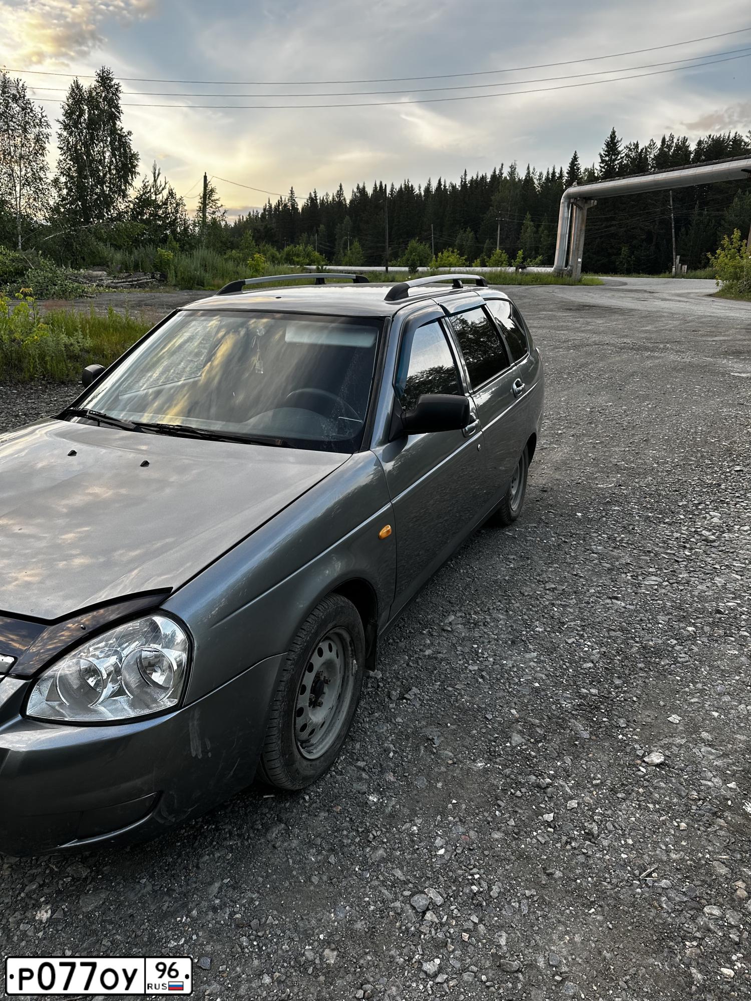 Фото автомобиля LADA 2171 PRIORA, 2010 — госномер Т977АР196. Цвет: СЕРО-ЗЕЛЕНЫЙ
