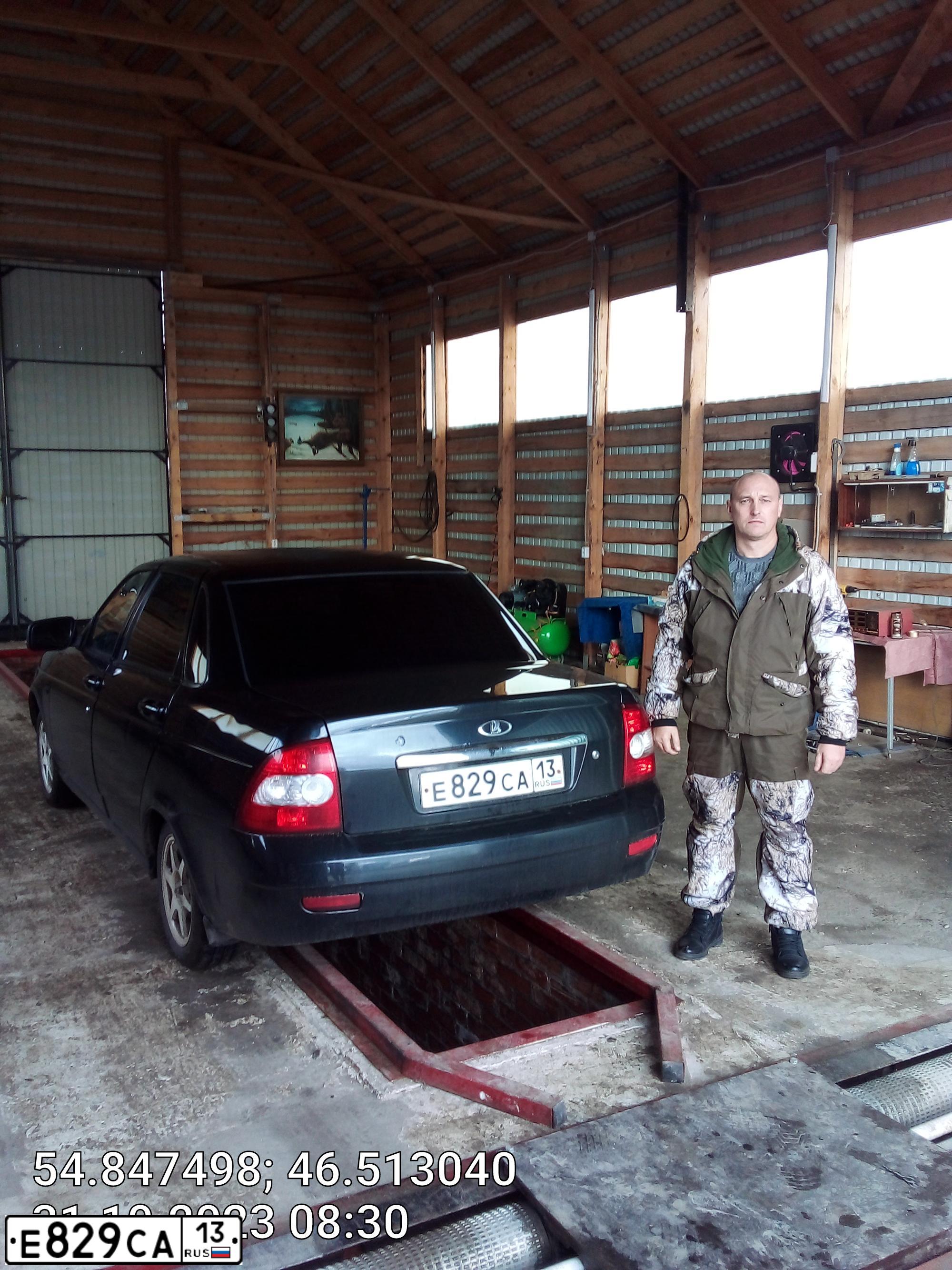 Фото автомобиля LADA PRIORA, 2009 — госномер Т170СЕ73. Цвет: Сине-Черный