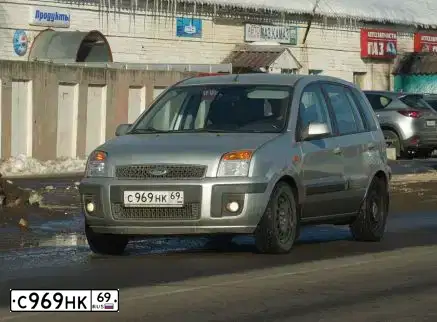 Фото автомобиля FORD FUSION, 2006 — госномер С969НК69. Цвет: серебристый