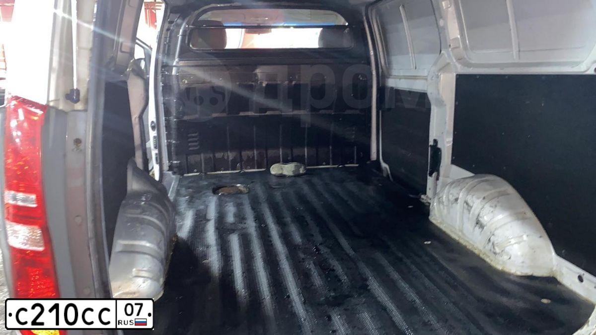 Фото автомобиля HYUNDAI GRAND STAREX, 2008 — госномер М453ЕР197. Цвет: СЕРЫЙ