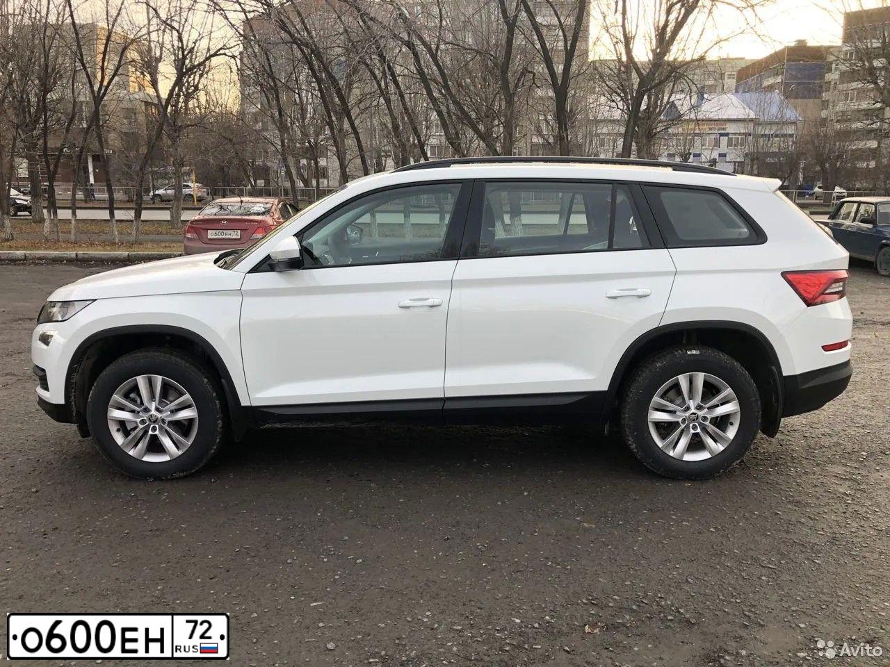 Фото автомобиля HYUNDAI SOLARIS, 2012 — госномер О600ЕН72. Цвет: Красный