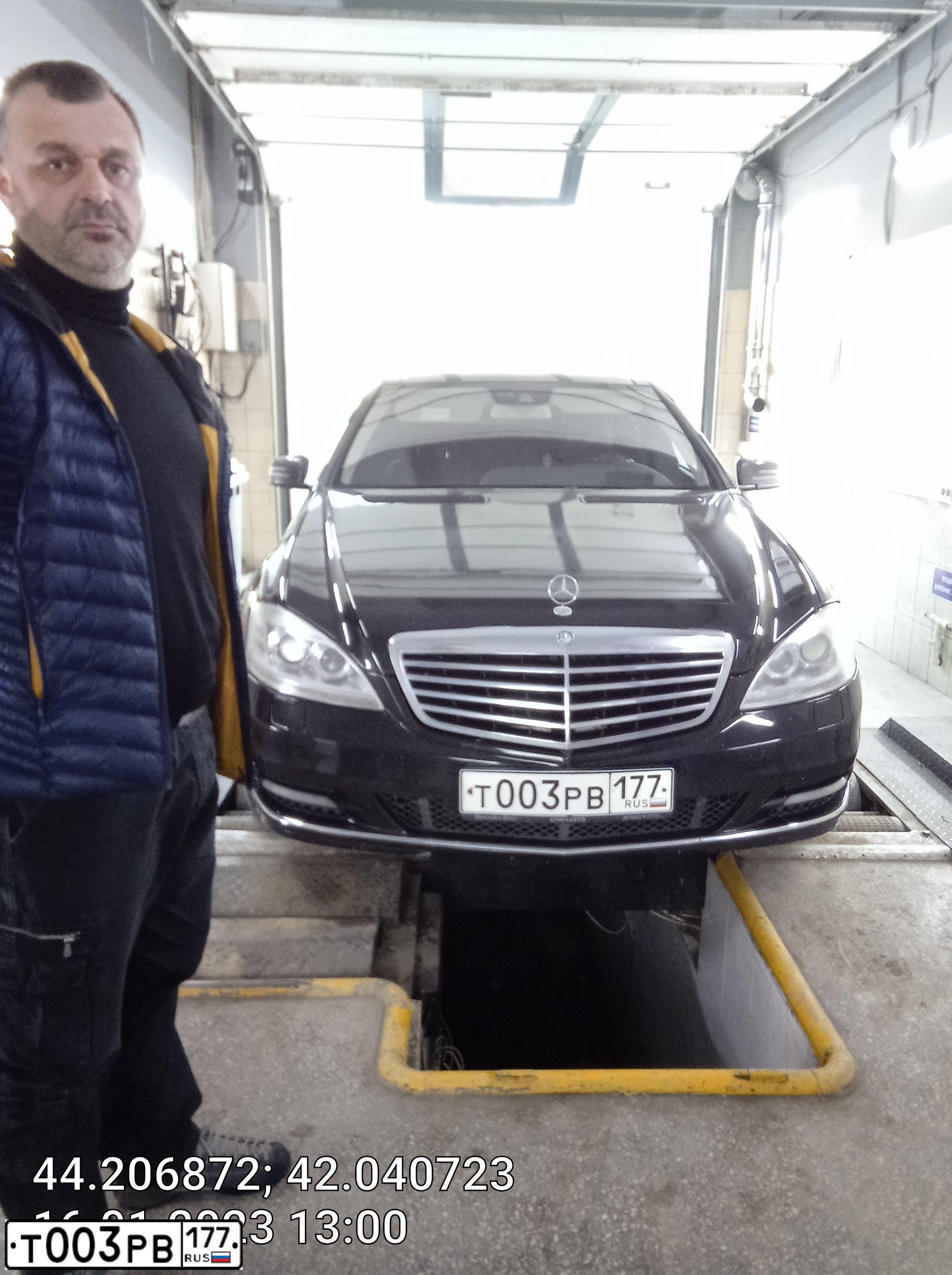 Фото автомобиля MERCEDES S-KLASSE, 2011 — госномер О580ОО199. Цвет: ЧЕРНЫЙ