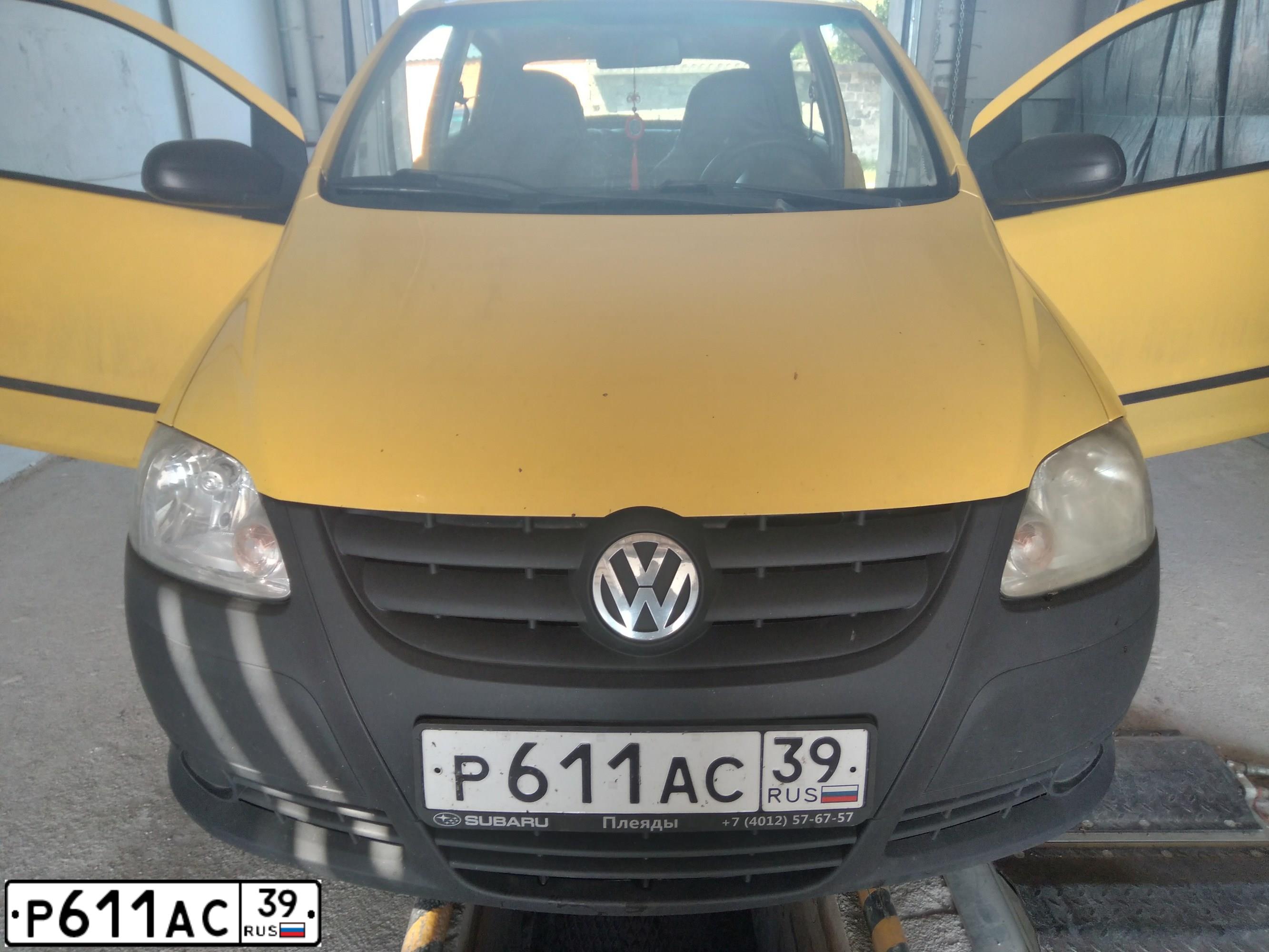 Фото автомобиля VOLKSWAGEN FOX, 2008 — госномер Р611АС39. Цвет: ЖЕЛТЫЙ
