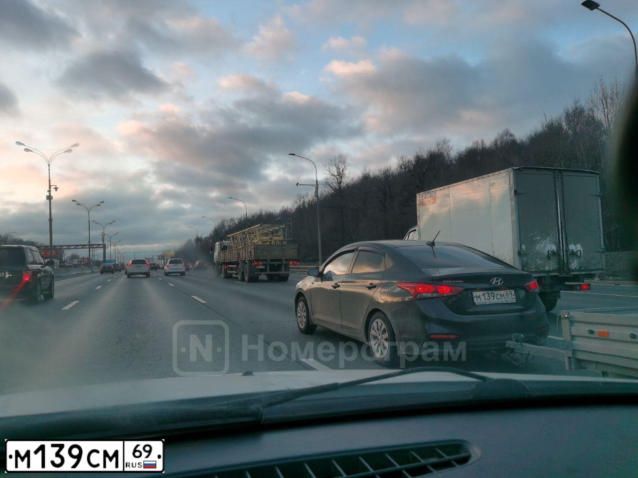 Фото автомобиля HYUNDAI SOLARIS, 2018 — госномер М139СМ69. Цвет: ЧЕРНЫЙ
