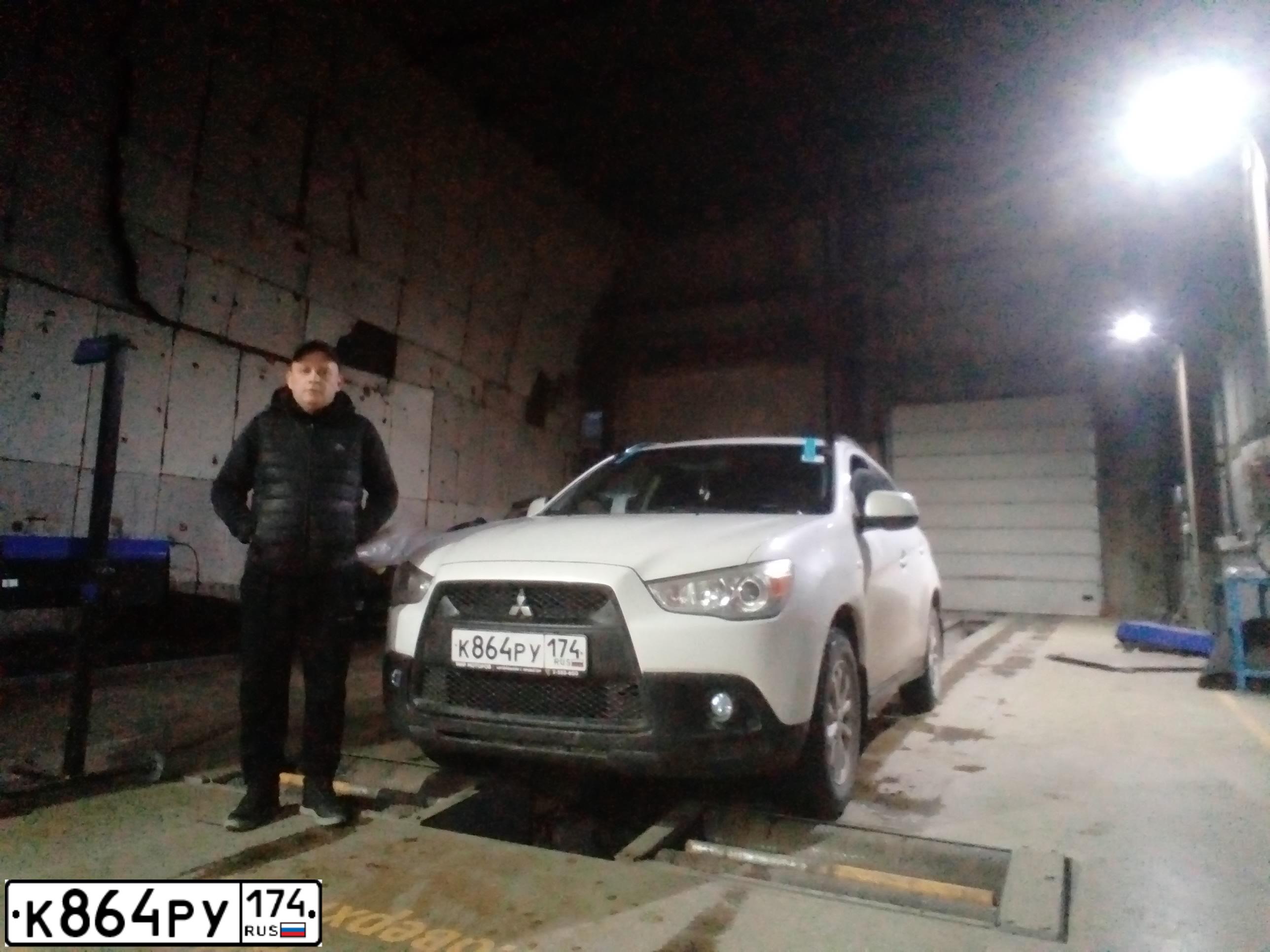 Фото автомобиля MITSUBISHI ASX, 2012 — госномер К864РУ174. Цвет: Белый