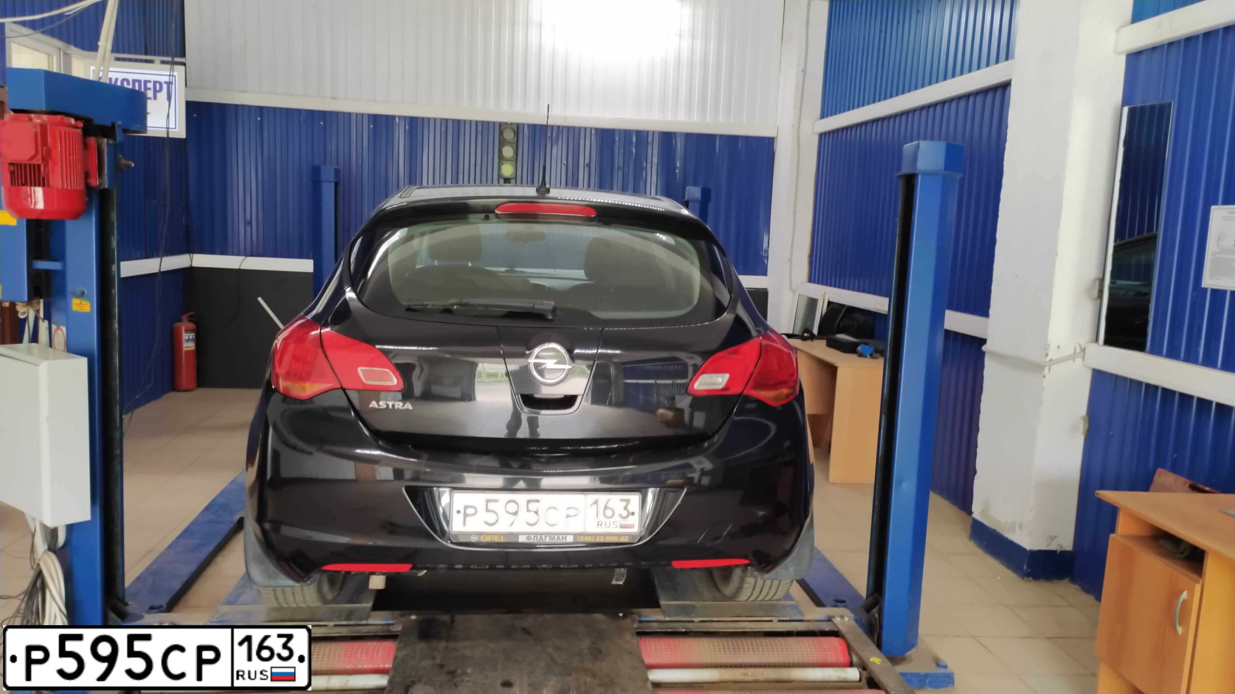 Фото автомобиля OPEL ASTRA, 2012 — госномер Р595СР163. Цвет: ЧЕРНЫЙ МЕТАЛЛИК