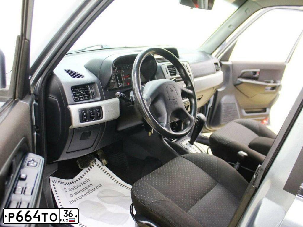 Фото автомобиля MITSUBISHI PAJERO PININ, 2004 — госномер М640ЕС82. Цвет: СЕРЫЙ