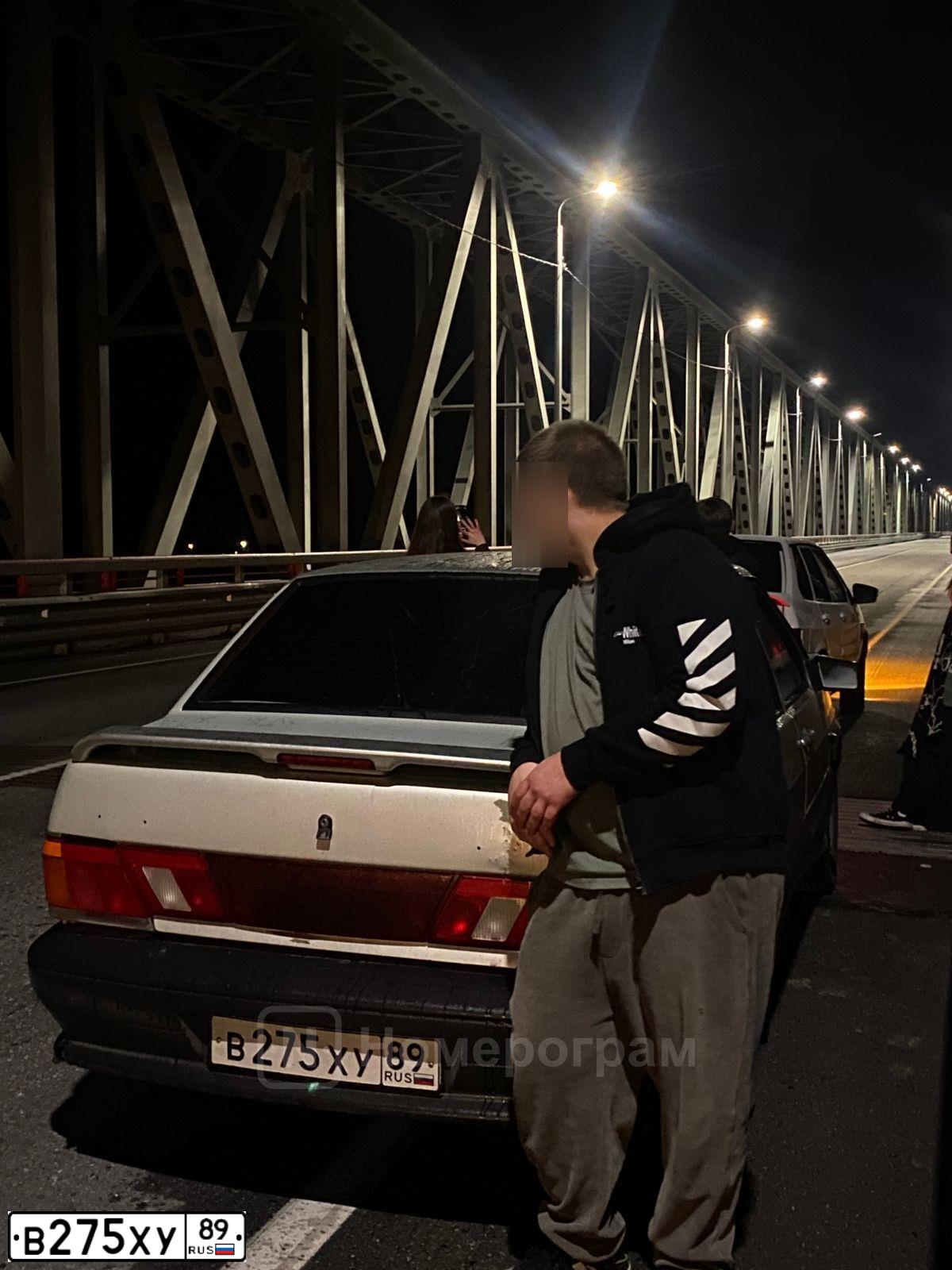 Фото автомобиля LADA 2115 SAMARA, 2006 — госномер В275ХУ89. Цвет: БЕЖЕВЫЙ