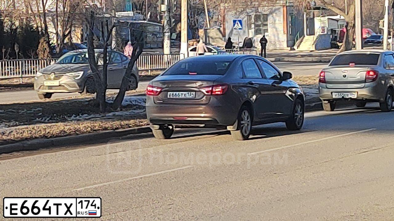 Фото автомобиля LADA XRAY, 2017 — госномер Е664ТХ174. Цвет: Белый