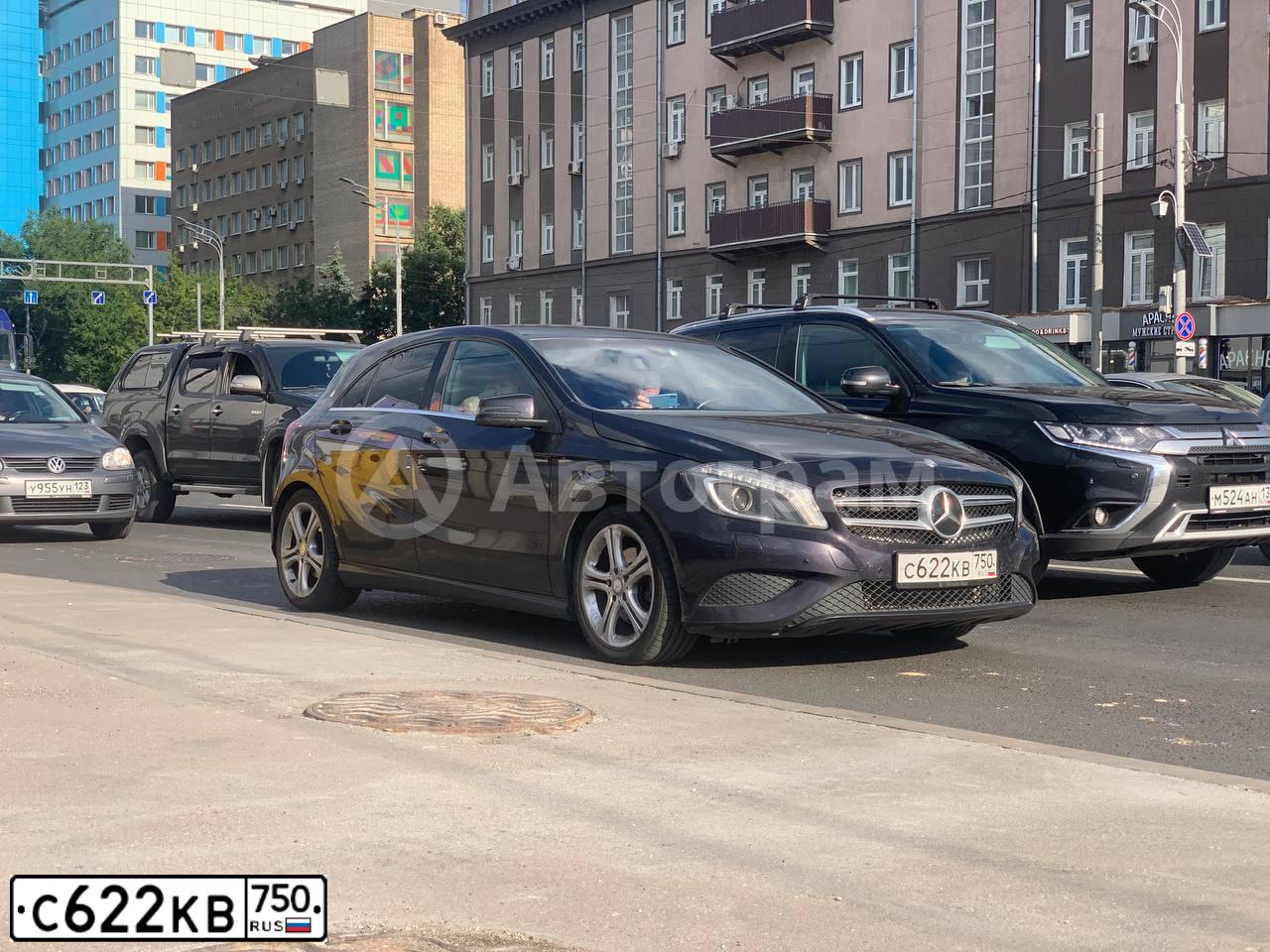 Фото автомобиля MERCEDES A-KLASSE, 2014 — госномер С622КВ750. Цвет: ФИОЛЕТОВЫЙ