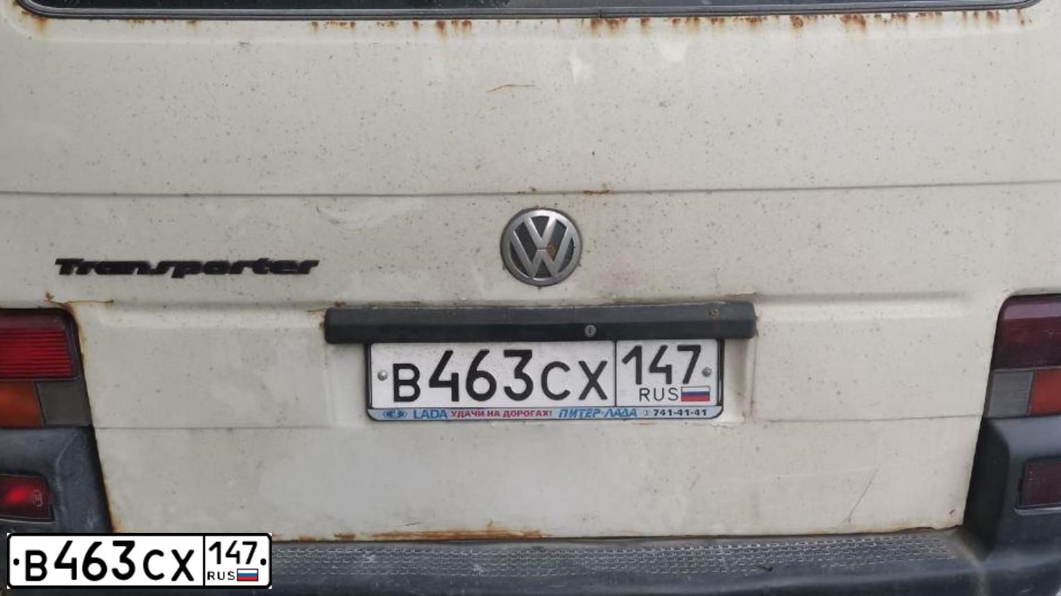 Фото автомобиля VOLKSWAGEN TRANSPORTER, 1996 — госномер В463СХ147. Цвет: Белый