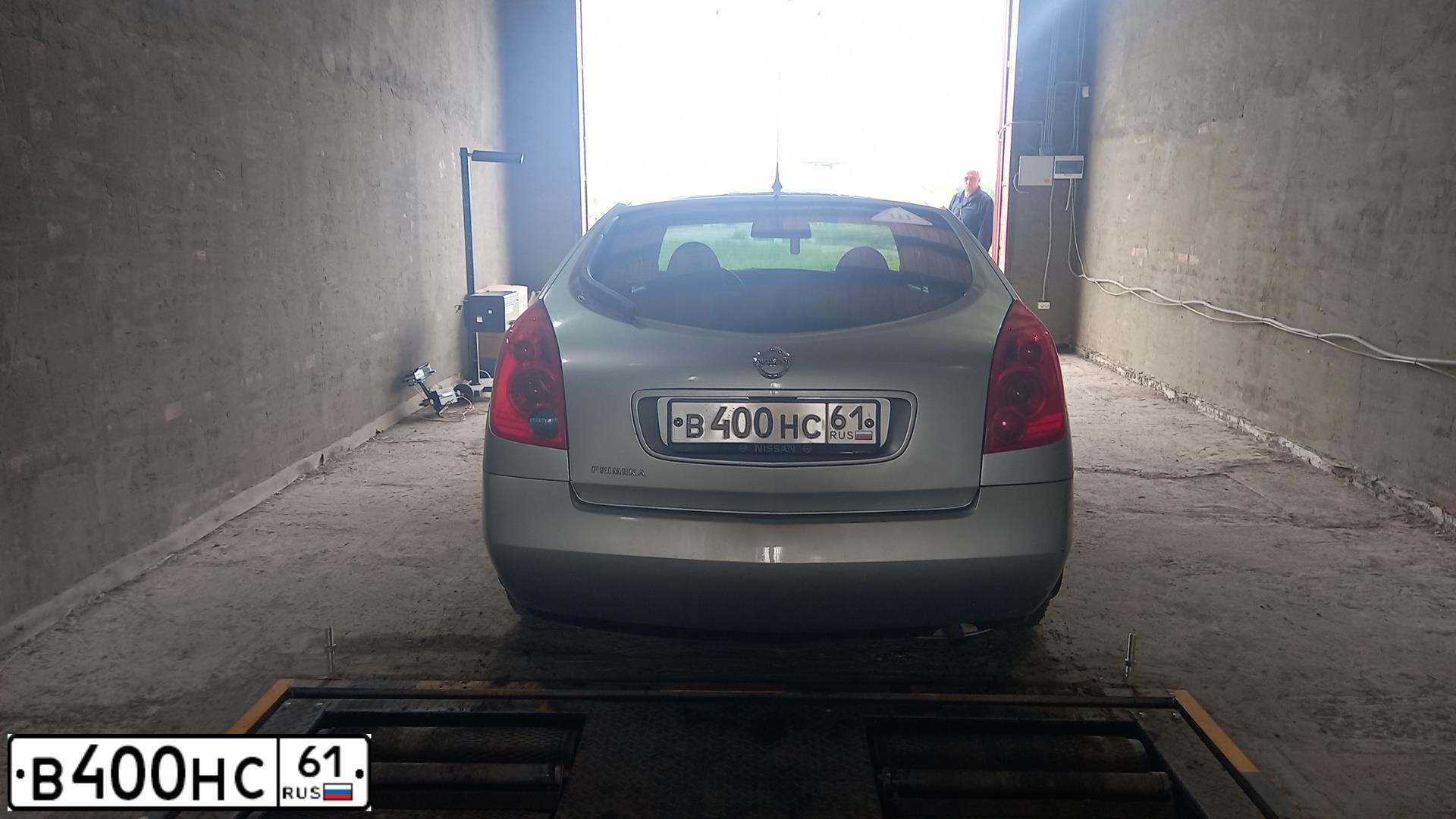 Фото автомобиля NISSAN PRIMERA, 2005 — госномер В400НС161. Цвет: Серебристый