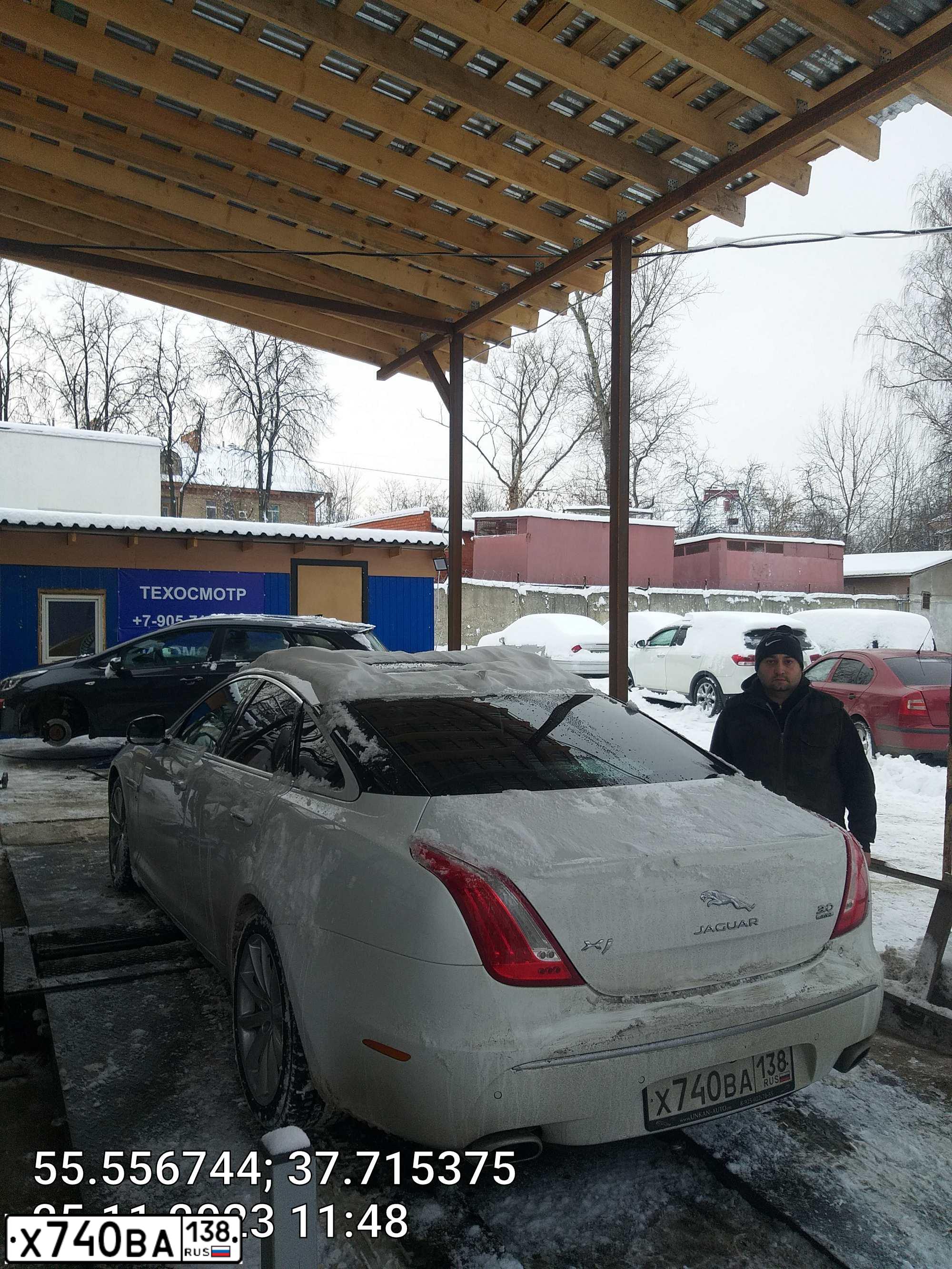 Фото автомобиля JAGUAR XJ-SERIE, 2014 — госномер Е635УХ790. Цвет: БЕЛЫЙ