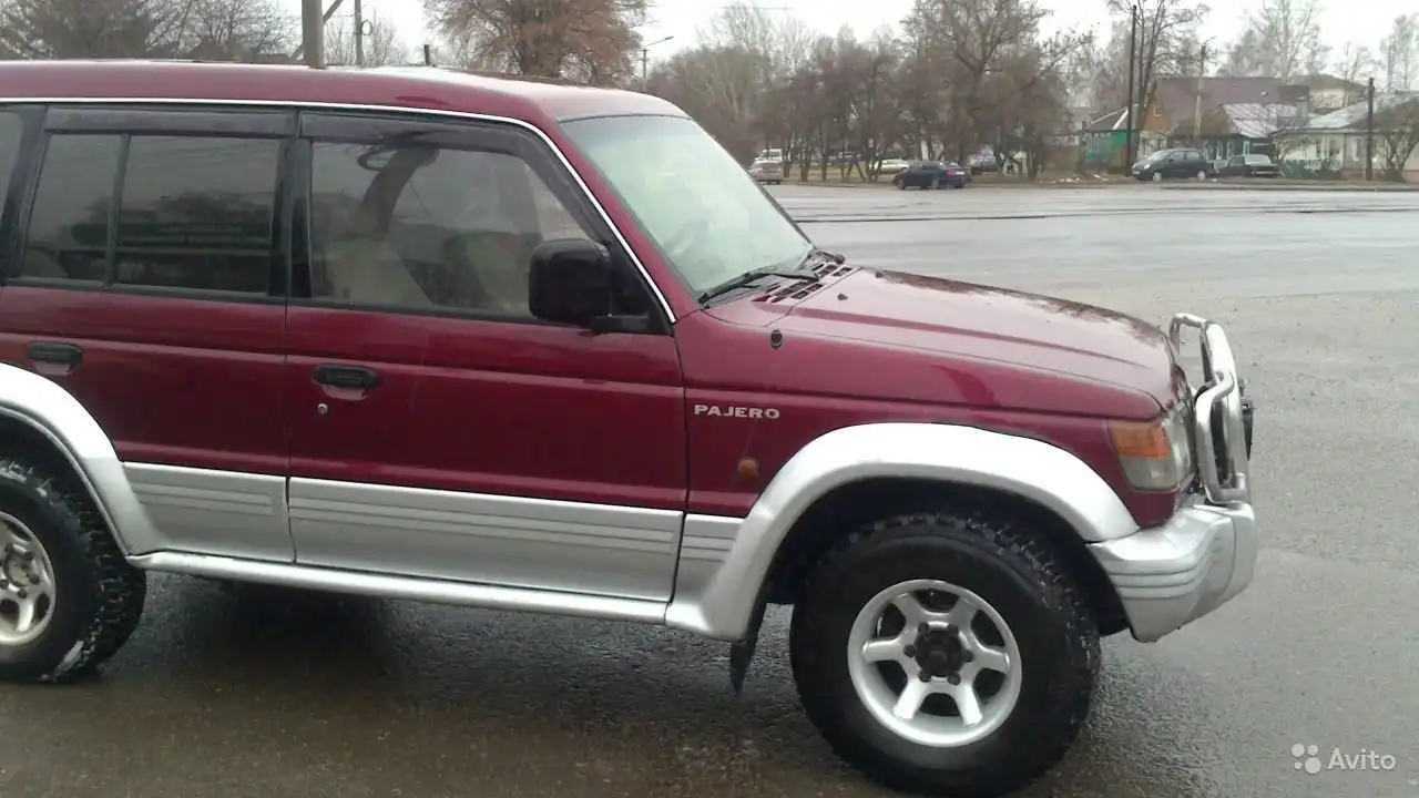 Фото автомобиля MITSUBISHI PAJERO, 1992 — госномер Х656ОО31. Цвет: ТЕМНО-КРАСНЫЙ