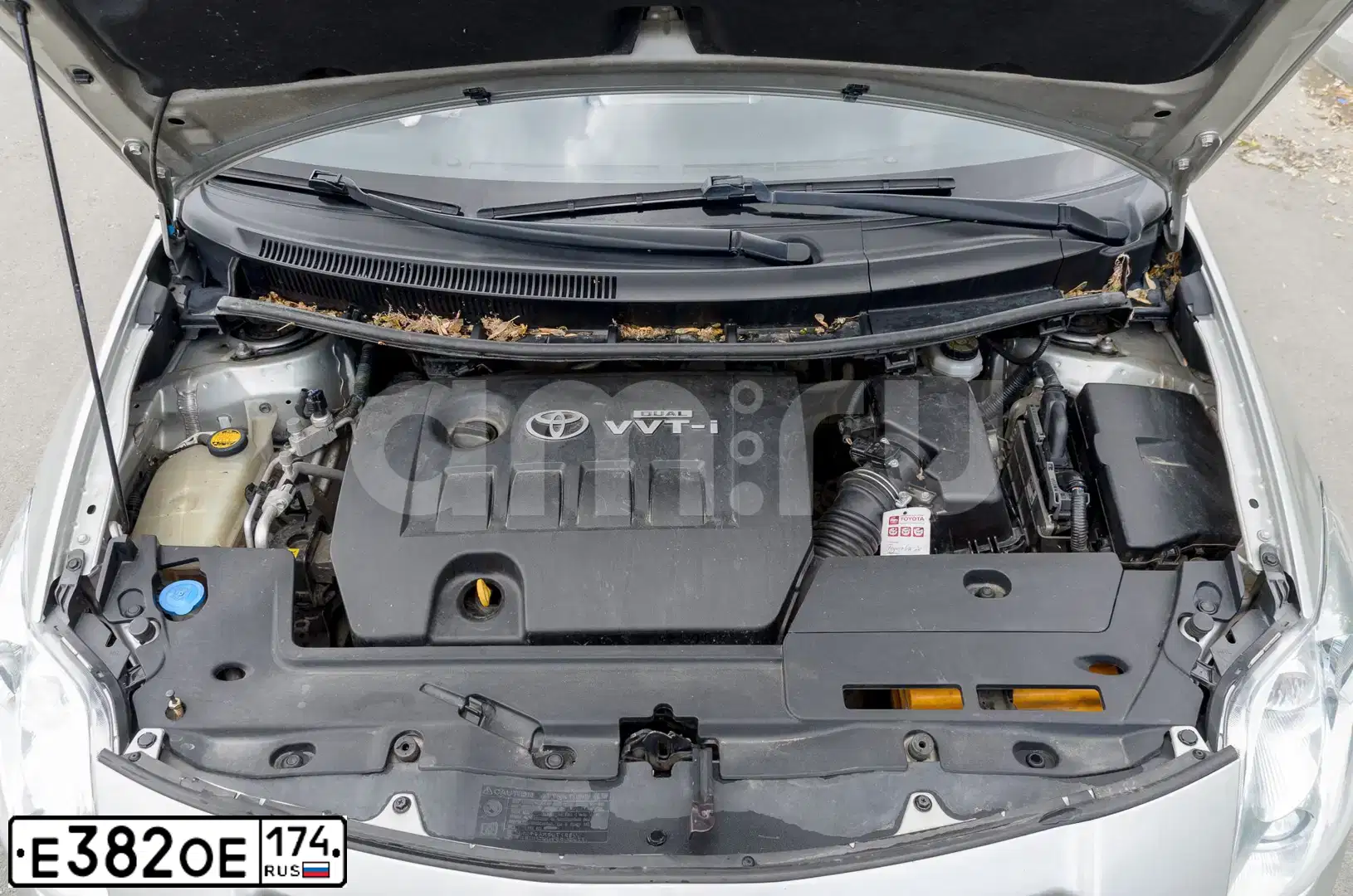 Фото автомобиля TOYOTA AURIS, 2008 — госномер Е382ОЕ174. Цвет: Серебристый