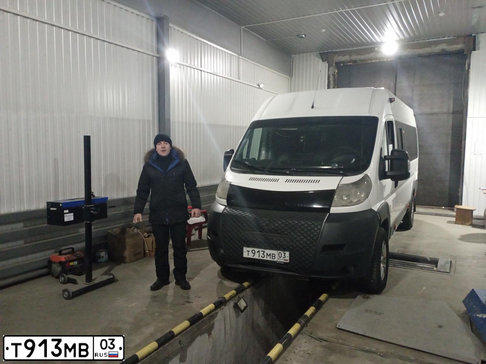 Фото автомобиля PEUGEOT BOXER, 2013 — госномер Т913МВ03. Цвет: Белый