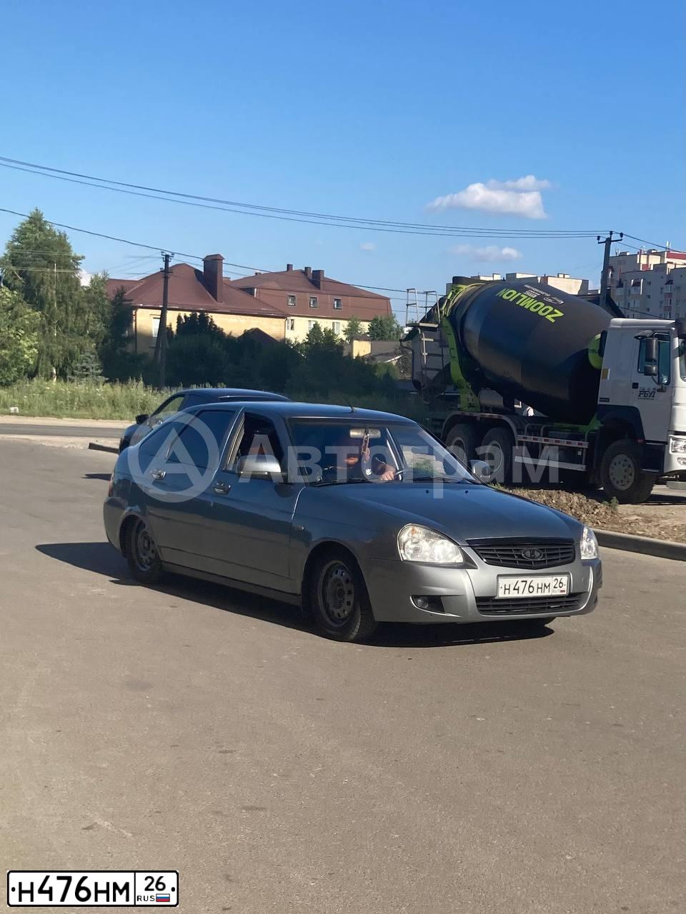 Фото автомобиля LADA 2172 PRIORA, 2012 — госномер Н476НМ26. Цвет: СРЕДНИЙ СЕРО-ЗЕЛЕНЫЙ МЕТ.