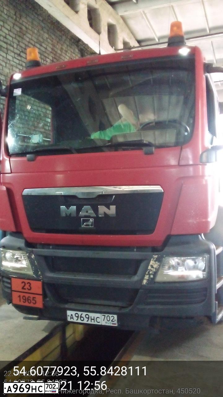 Фото автомобиля MAN TGS 26/33.XXX /6X4/, 2012 — госномер А969НС702. Цвет: Красный