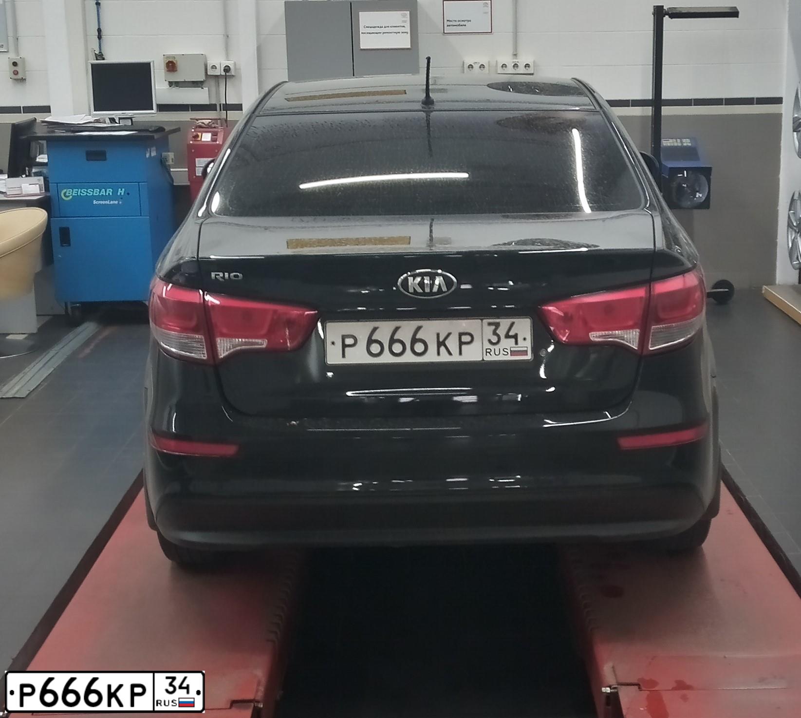 Фото автомобиля OPEL ASTRA, 2010 — госномер Р666КР34. Цвет: Белый