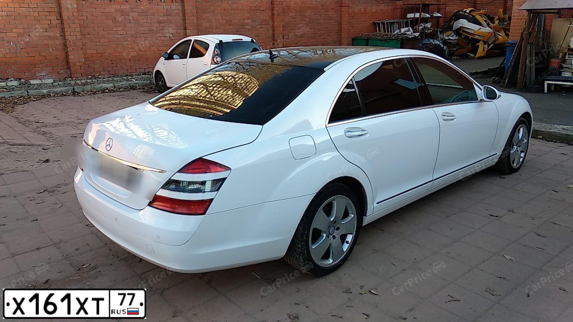 Фото автомобиля MERCEDES S-KLASSE, 2008 — госномер Х161ХТ77. Цвет: СЕРЕБРИСТЫЙ