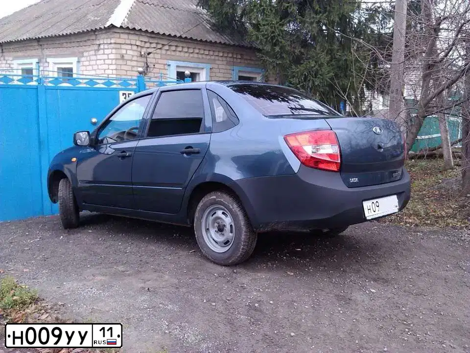 Фото автомобиля KIA SPORTAGE, 2011 — госномер Н009УУ11. Цвет: ОРАНЖЕВЫЙ