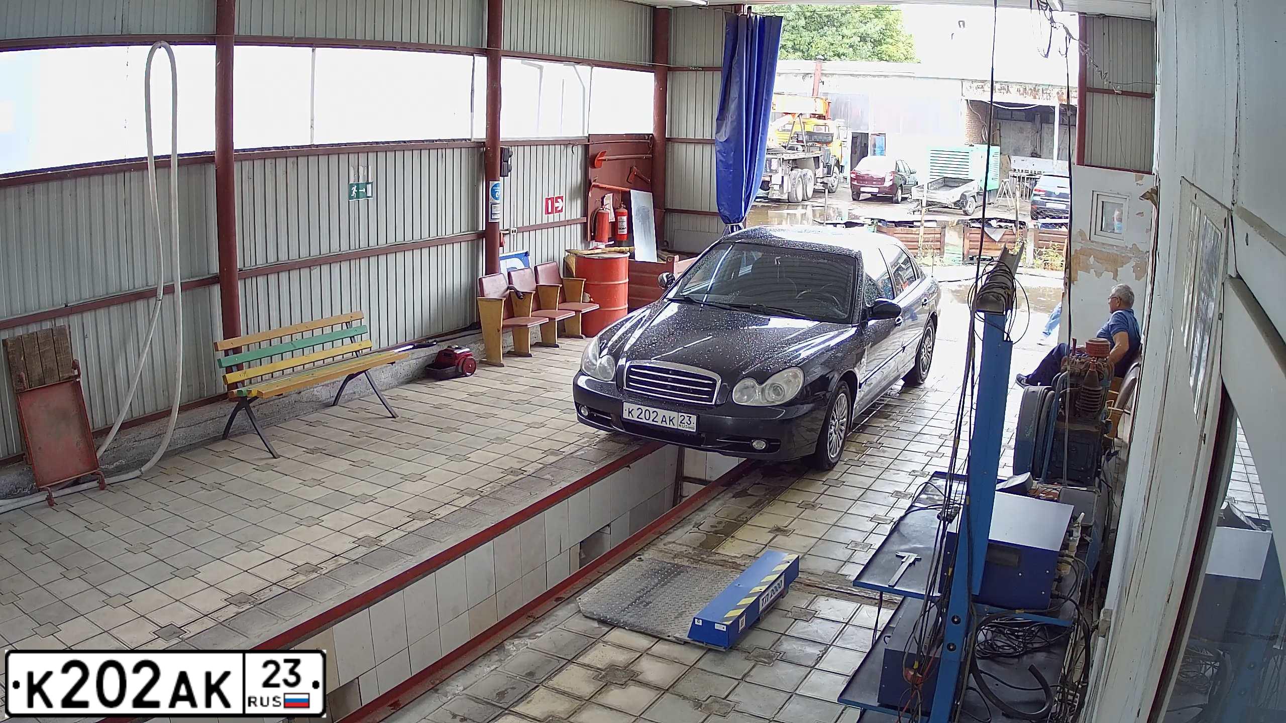 Фото автомобиля FORD FOCUS, 2002 — госномер Н101АК180. Цвет: синий