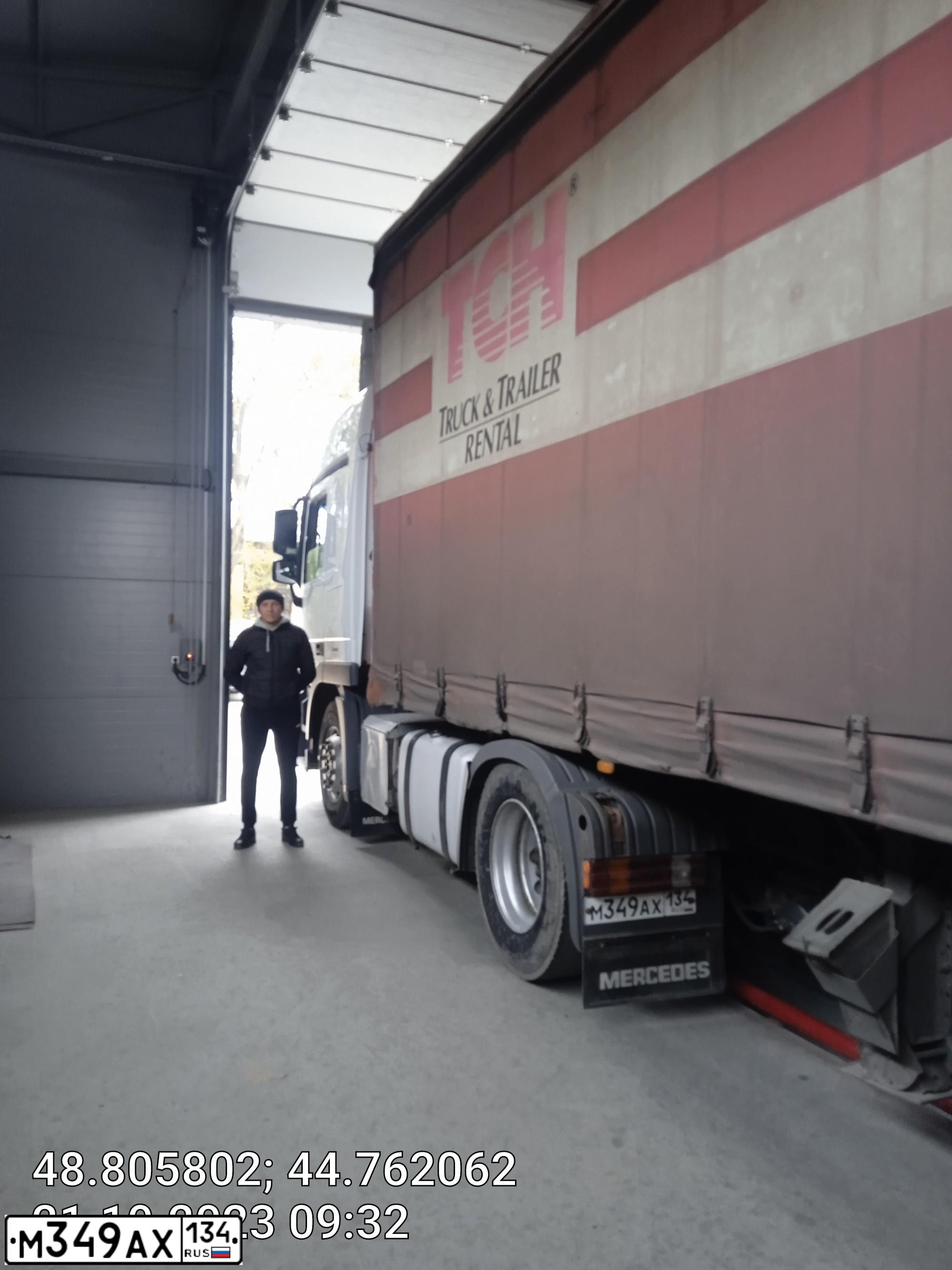 Фото автомобиля MERCEDES ACTROS, 2011 — госномер В301ВН178. Цвет: Белый