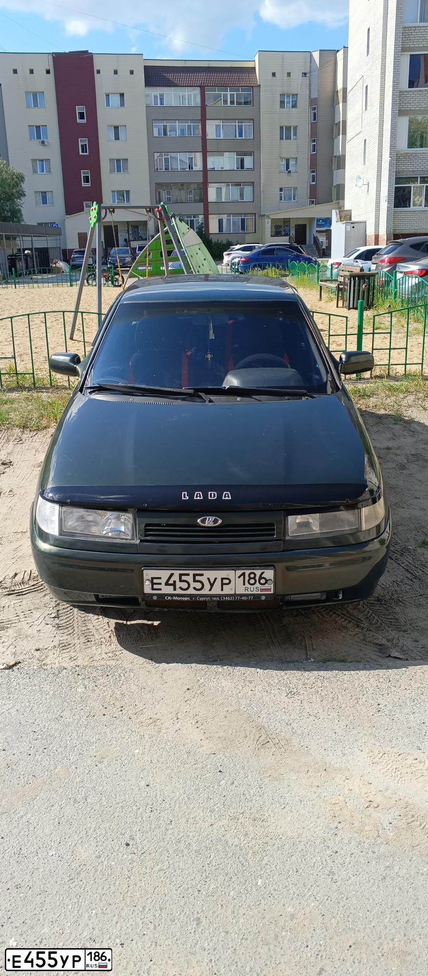 Фото автомобиля LADA 2110, 2004 — госномер Е455УР186. Цвет: ЗОЛОТИСТЫЙ ТЕМНО-ЗЕЛЕНЫЙ