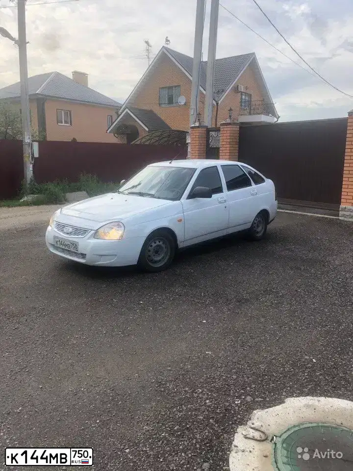 Фото автомобиля LADA 2172 PRIORA, 2014 — госномер К144МВ750. Цвет: Белый